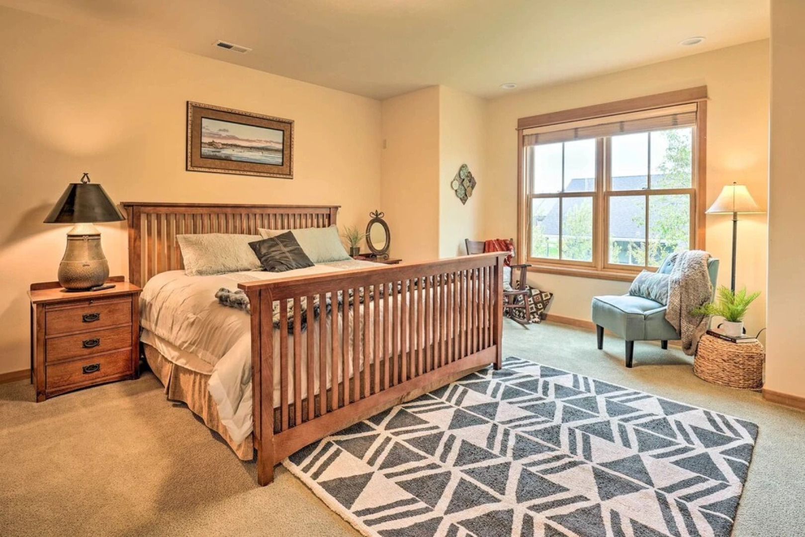 Sisters Getaway w/ Hot Tub ~ Half-mi to Dtwn!