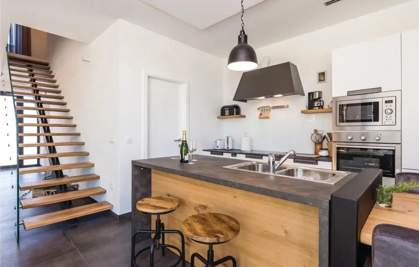 Awesome Home in Lun With Wifi, Outdoor Swimming Pool and 4 Bedrooms