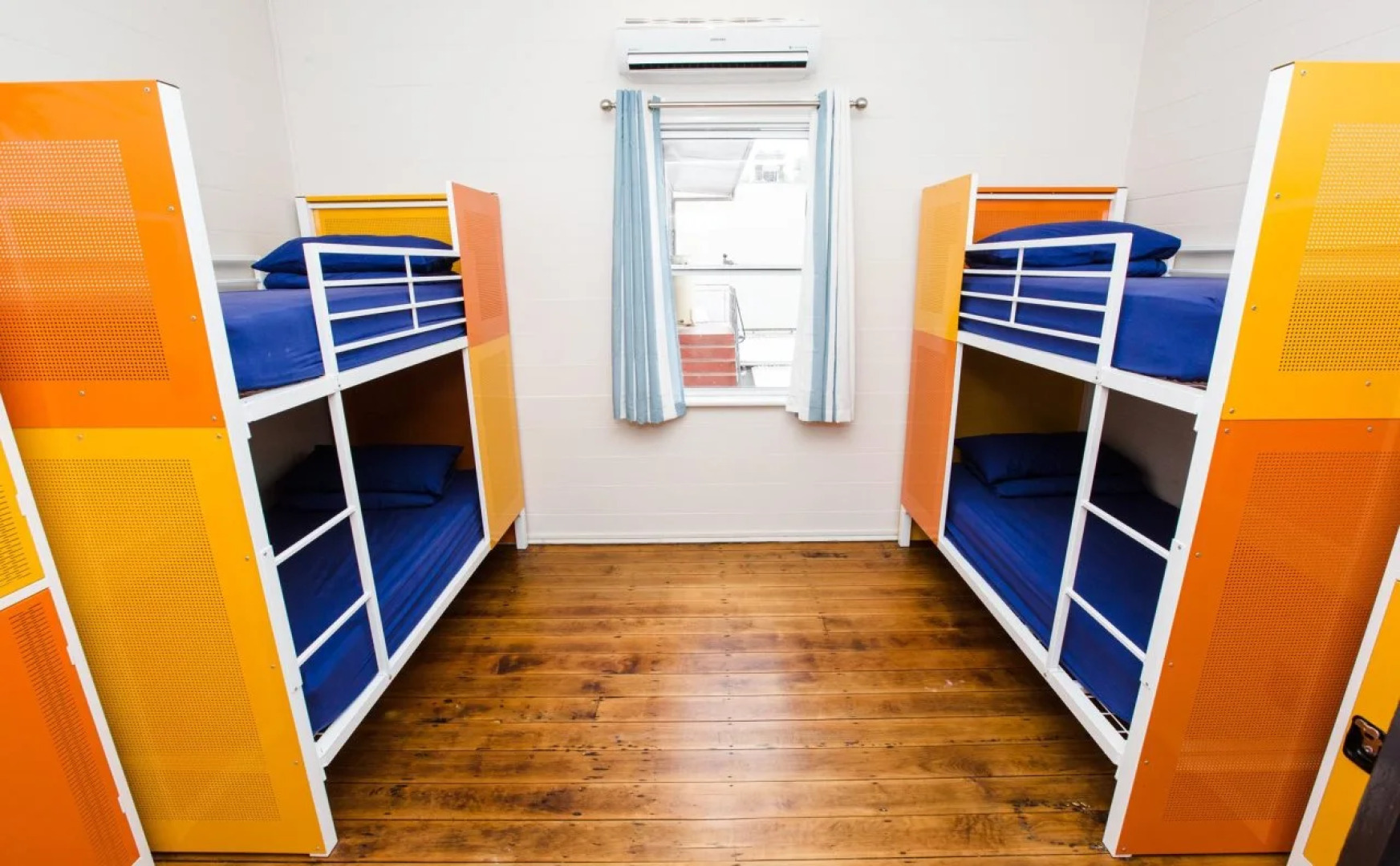 Mad Monkey Backpackers Central