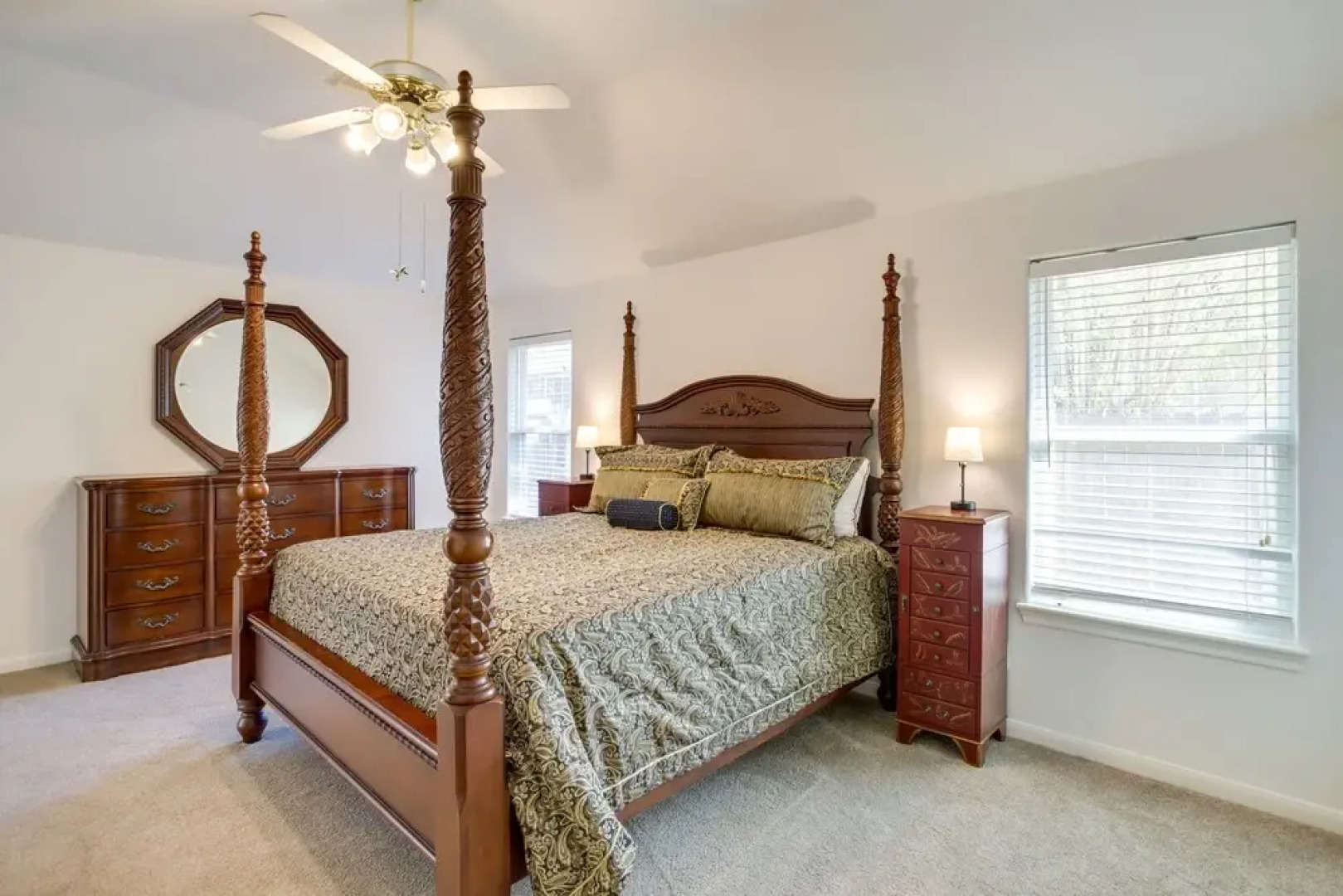 Pet-friendly Spring Home - 4 Mi to Six Flags!