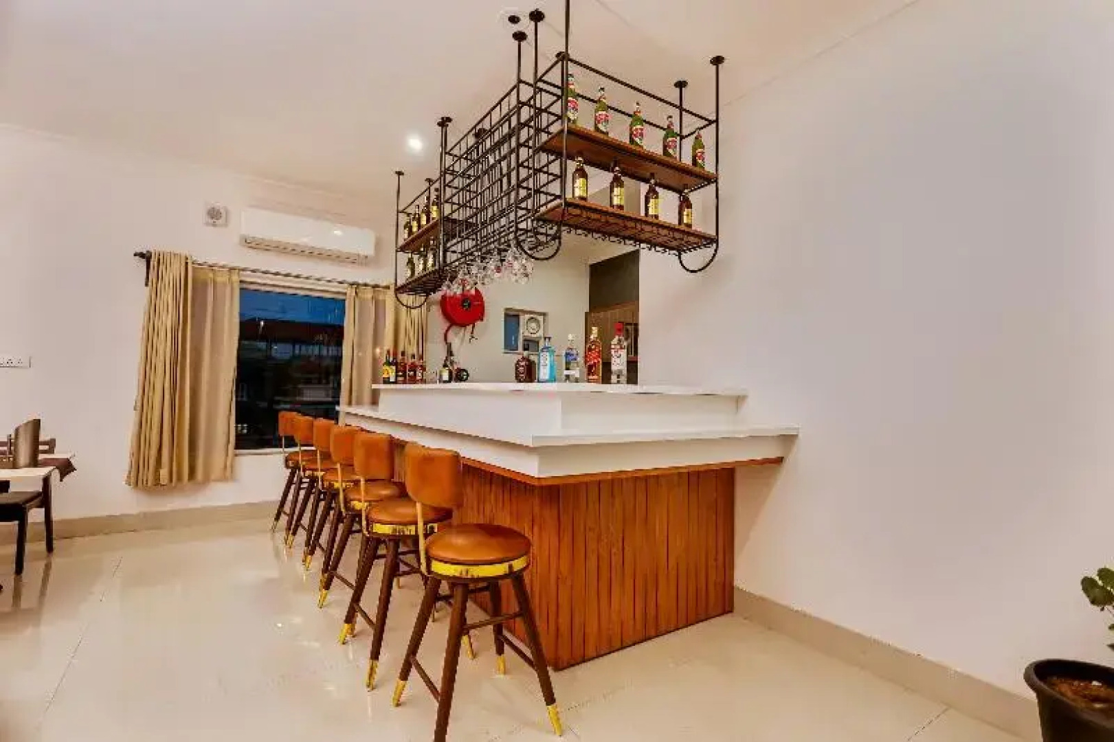 Revaas Lake View Boutique Hotel