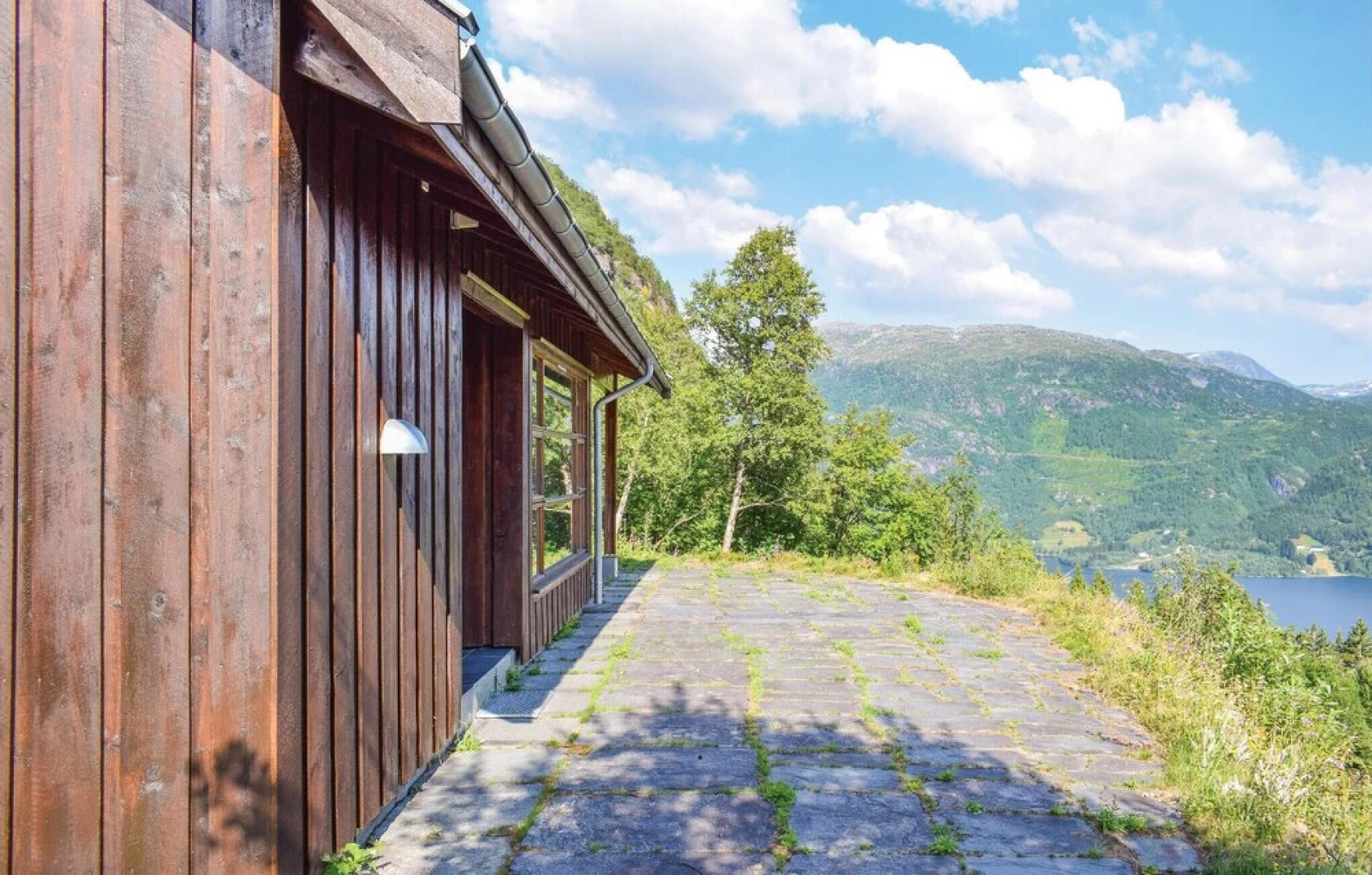 Nice Home in Røldal With 4 Bedrooms