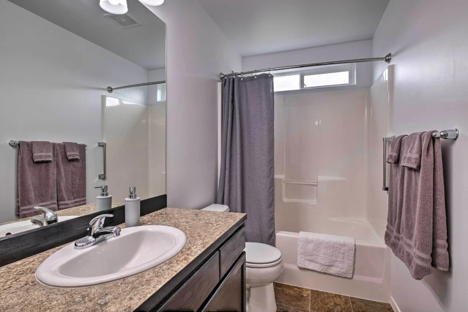 Saddle Rock East: Wenatchee Home < 3 Miles to Town