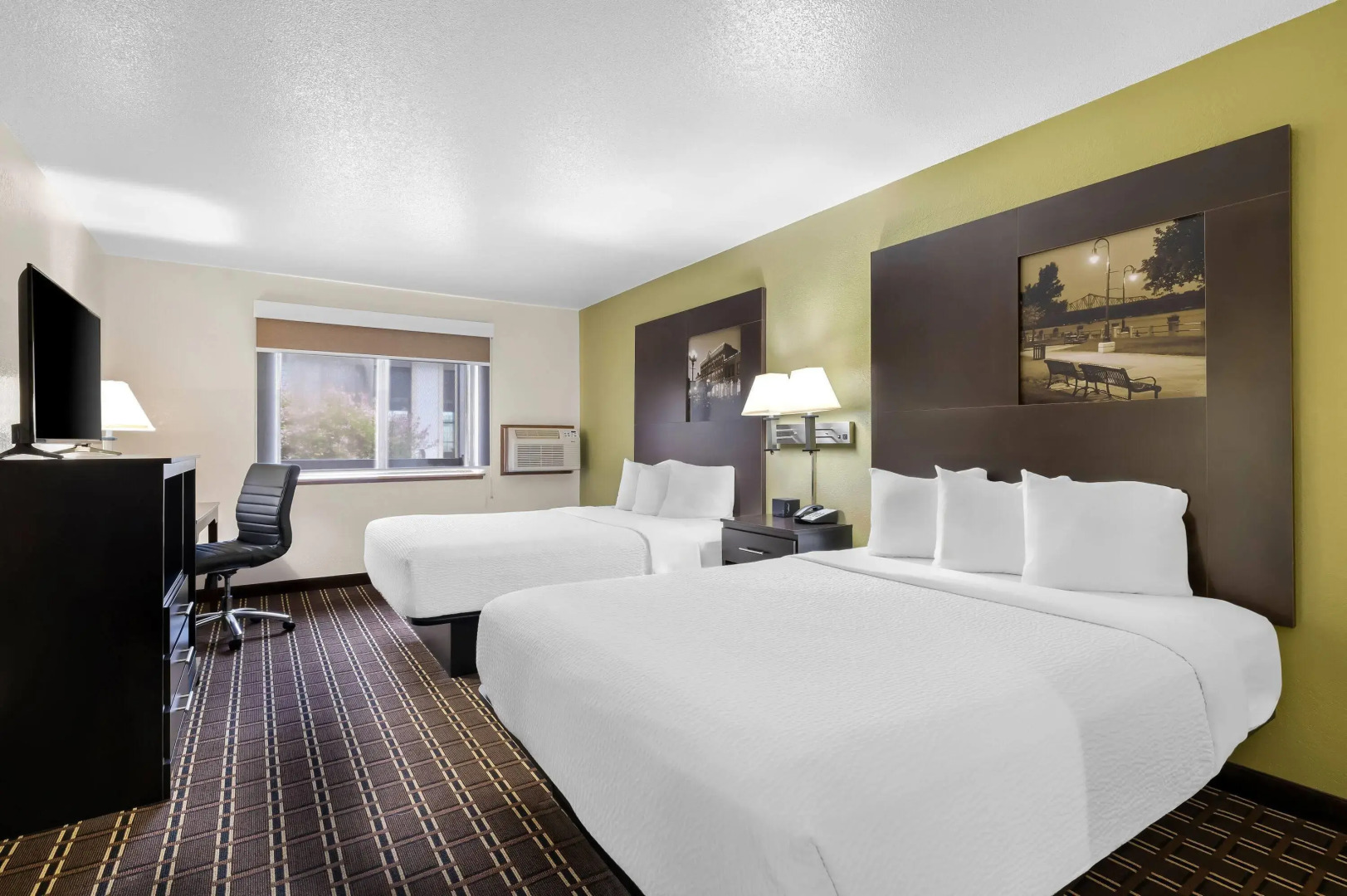Super 8 by Wyndham La Crosse