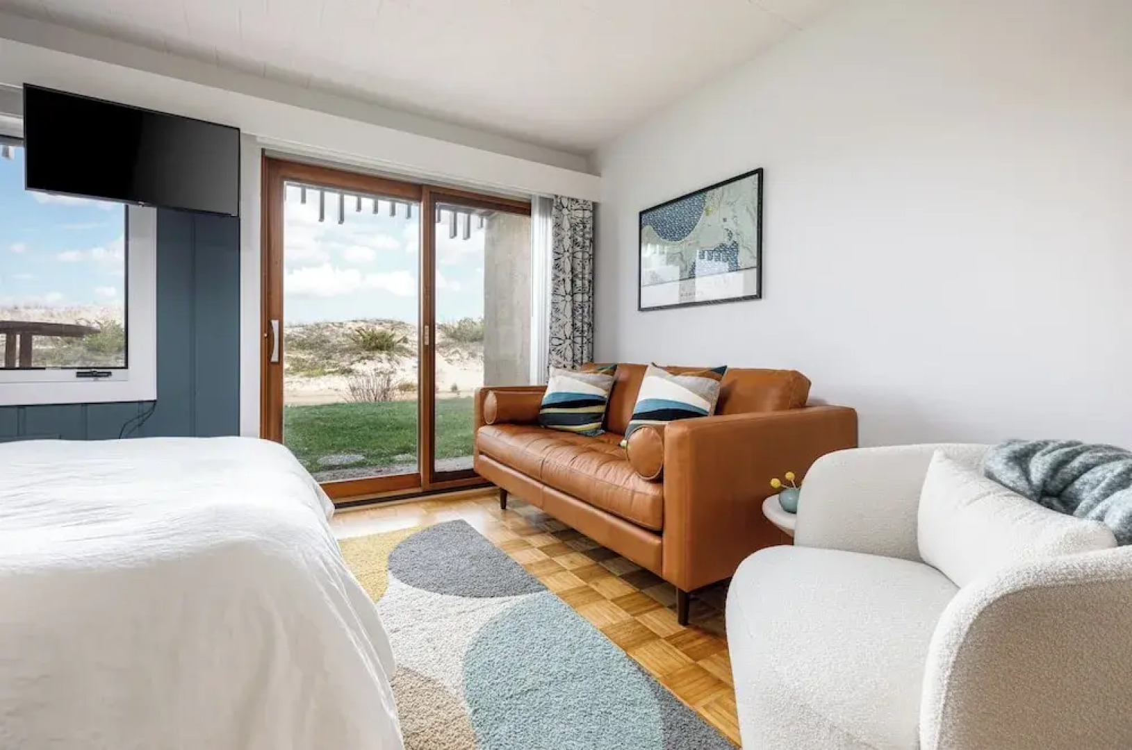 Glen Arbor Riverfront Retreat: Steps to Beach!