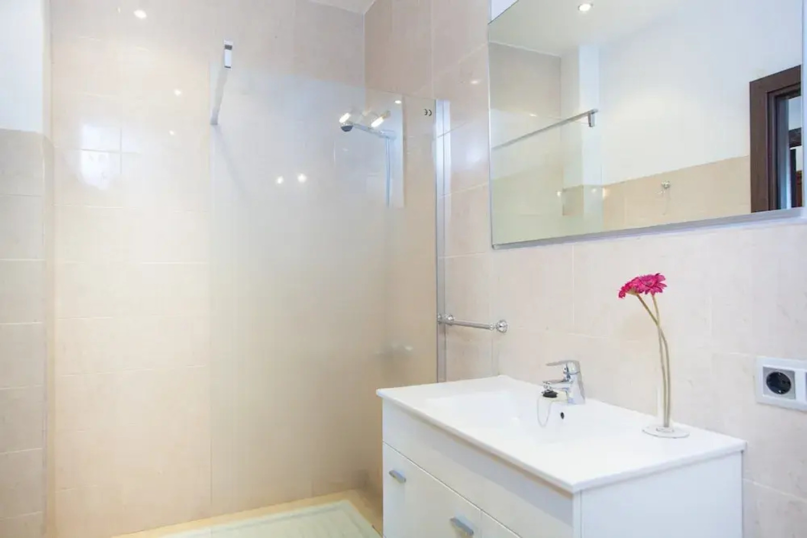 Villa With Pool & Terrace