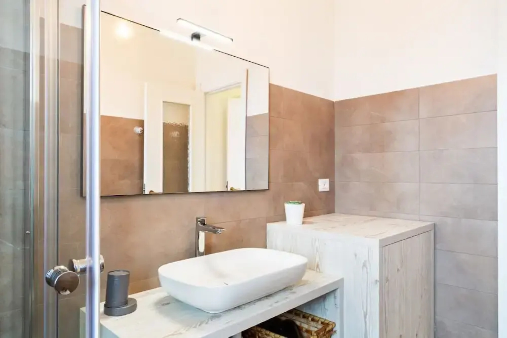 Chiavari Colorful Flat with Garage