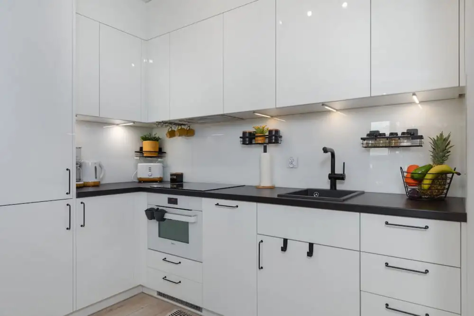 Lux Apartment Coast by Renters Prestige