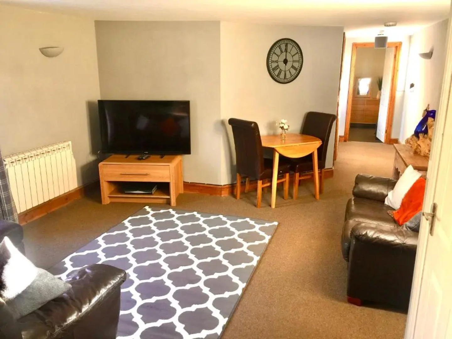 Stylish Historic Apartment - Sleeps 3 & Parking