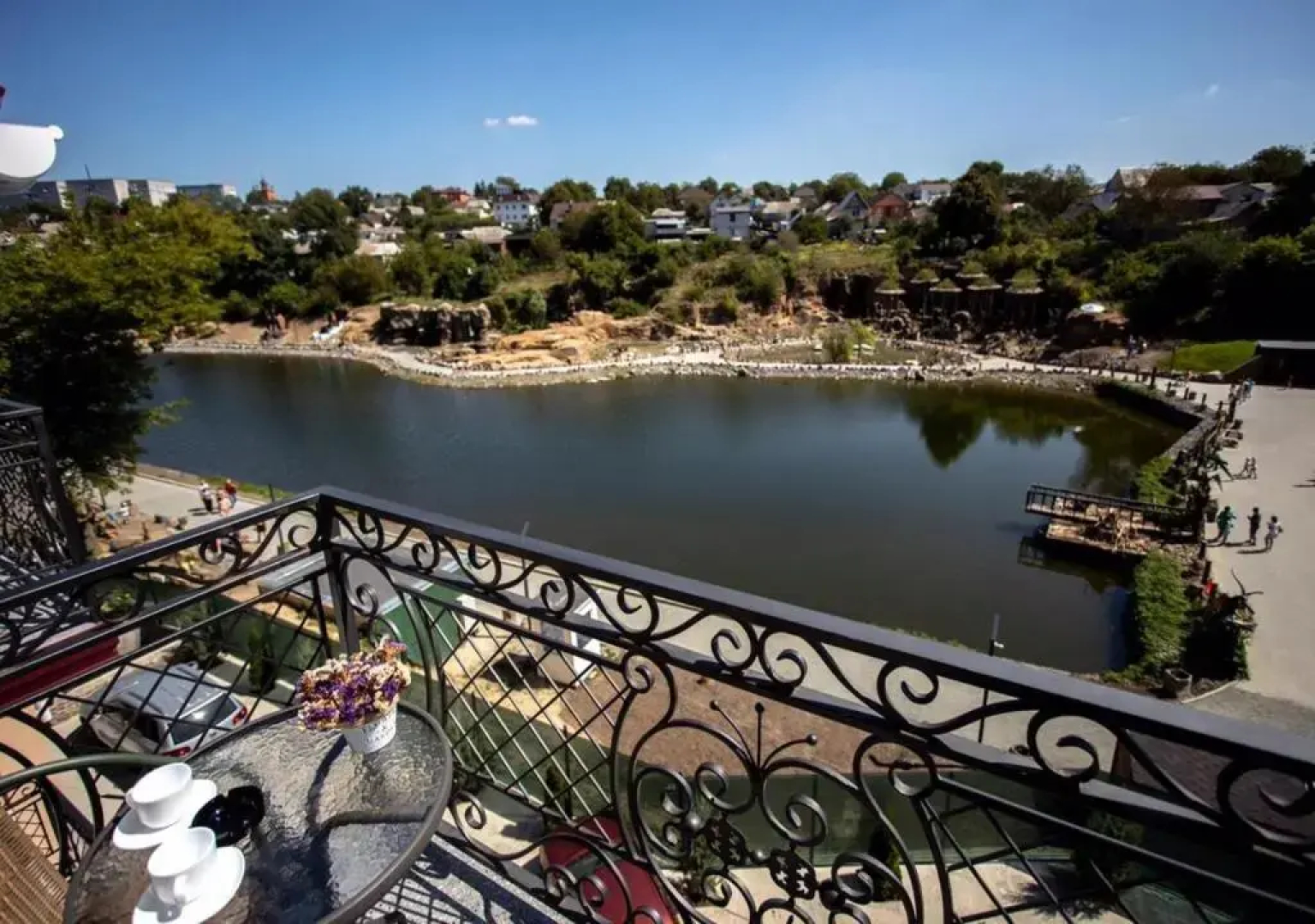 Gotel' River House