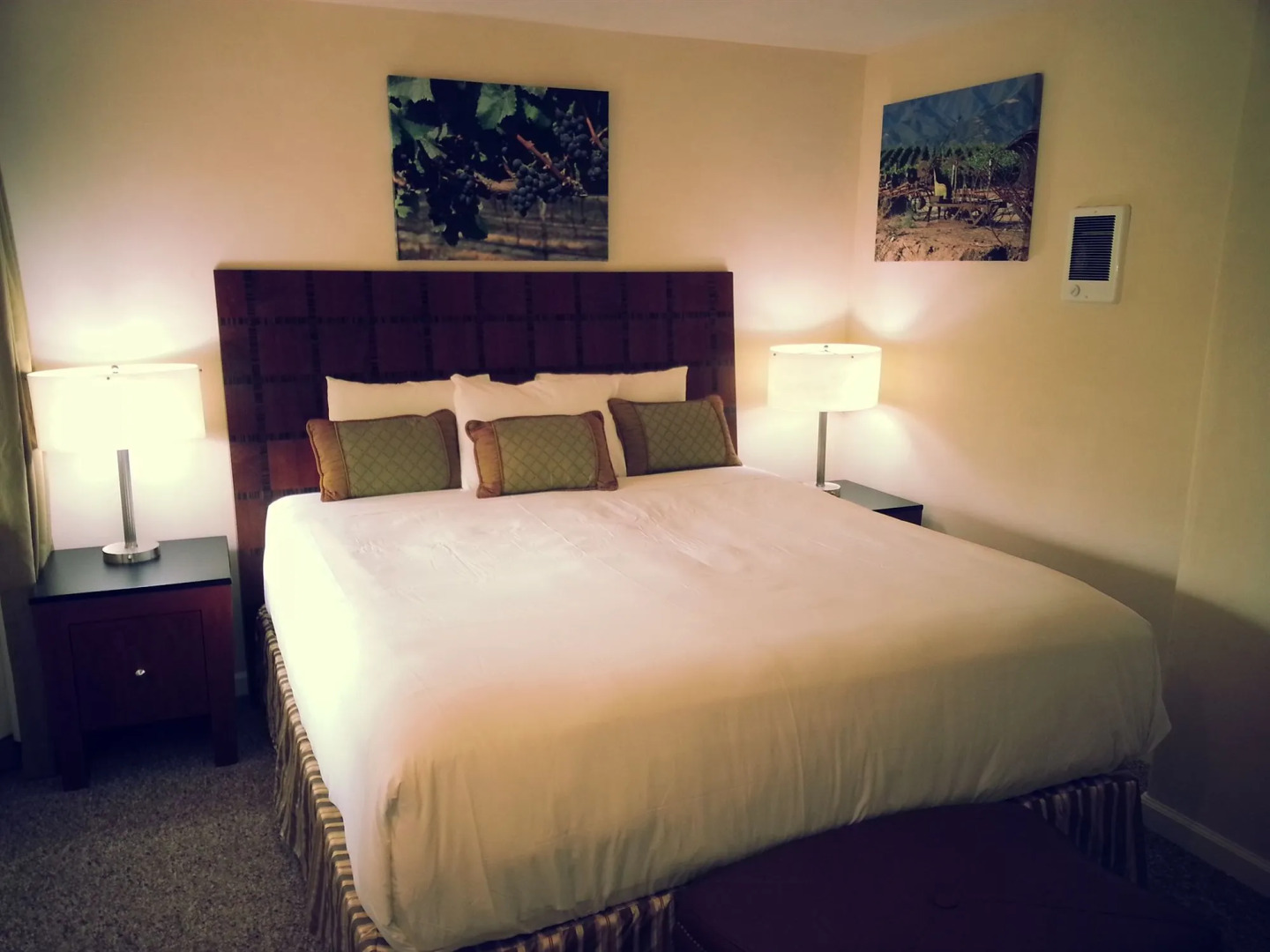 Vendange Carmel Inn & Suites