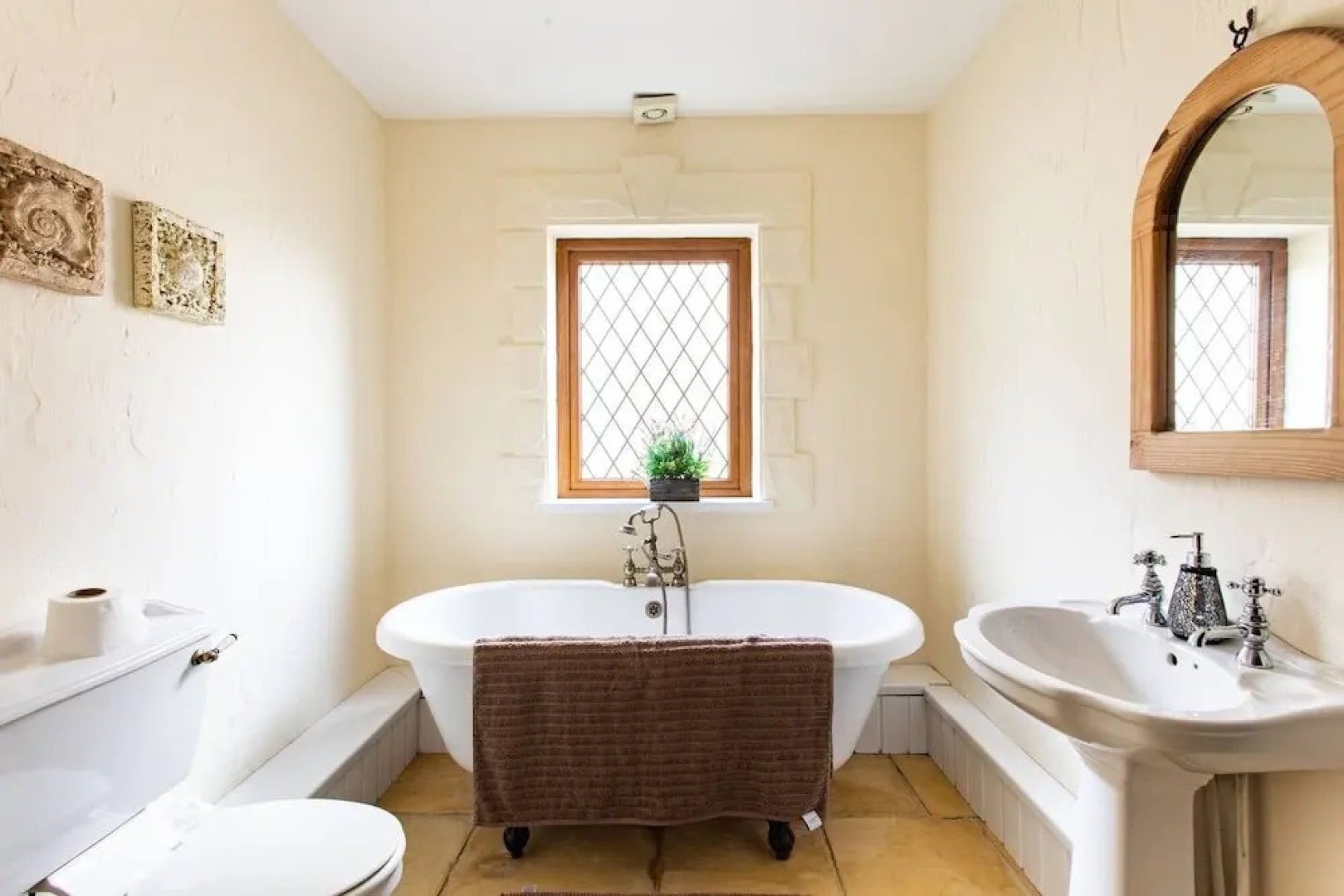 4 Bed House with Swimming pool and Sauna