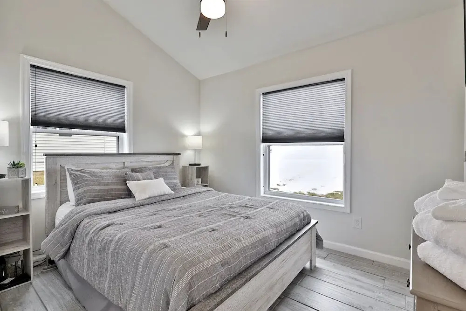 Rutland's Hidden Gem: 2 Br/1ba Renovated Home Close To Everything 2 Bedroom Home
