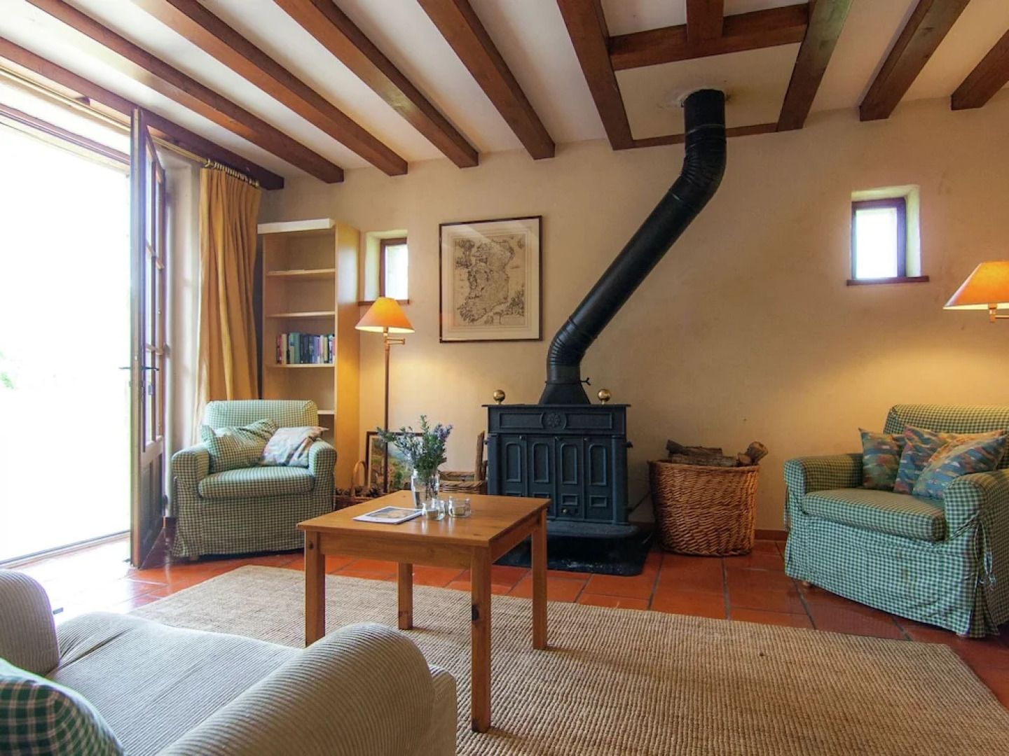 Marvelous Holiday Home in Issac With Swimming Pool