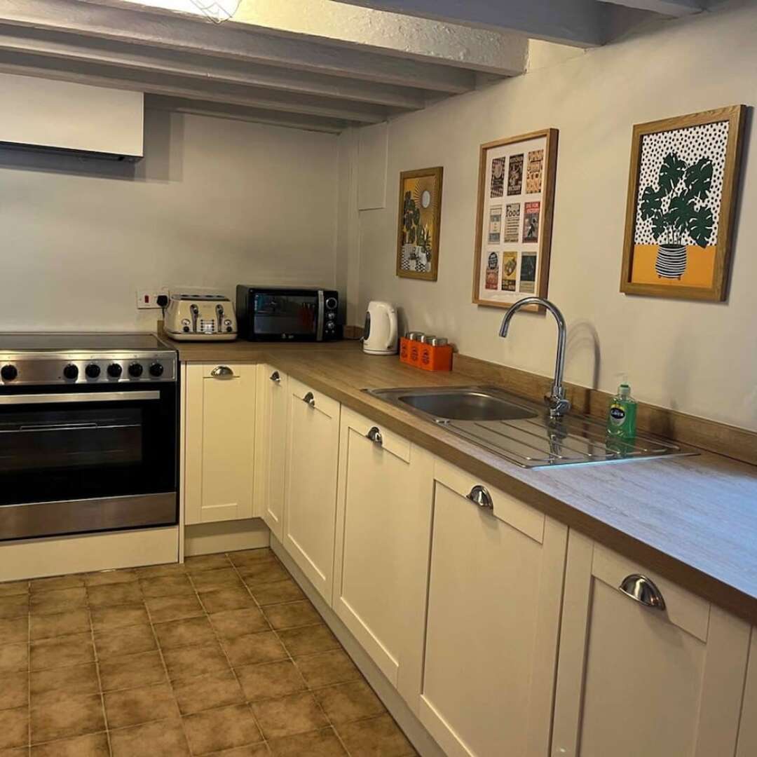 The North Wales Gathering - Hot Tub Sleeps Up 16