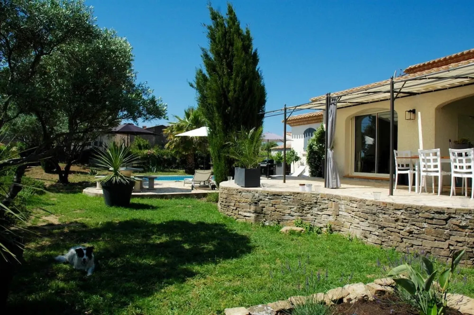 House With 4 Rooms in Pouzolles, With Wonderful Mountain View, Private