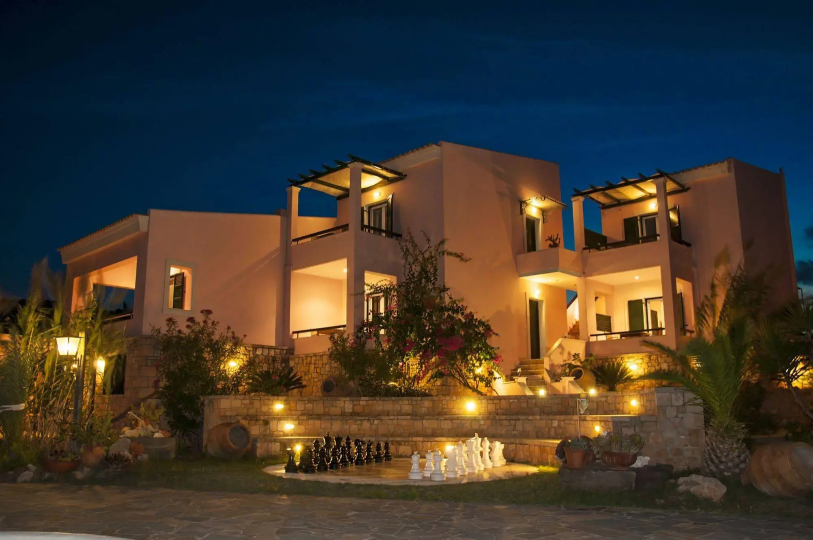 Irides Luxury Studios & Apartments