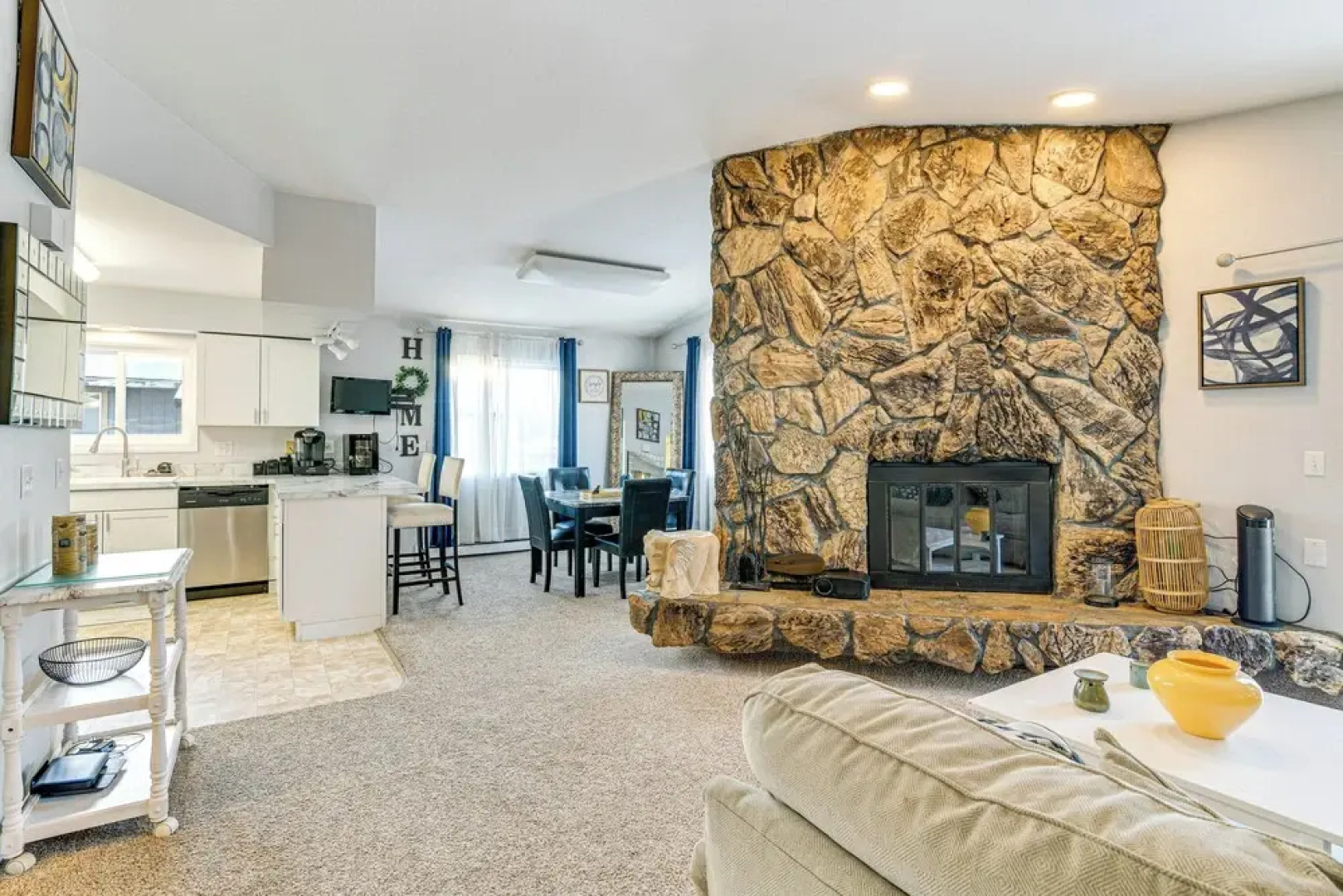 3 Mi to Dtwn: Apt w/ Shared Sauna in Anchorage