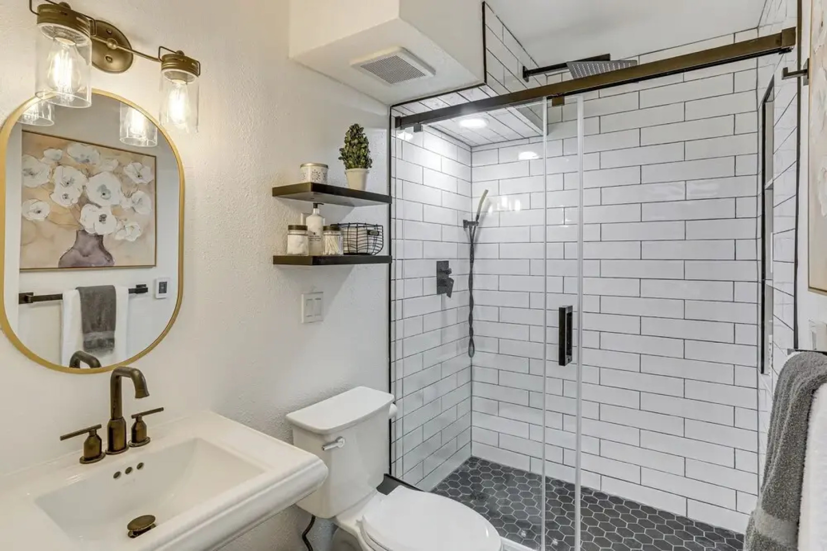 Cozy Edwards Townhome, Completely Remodeled!