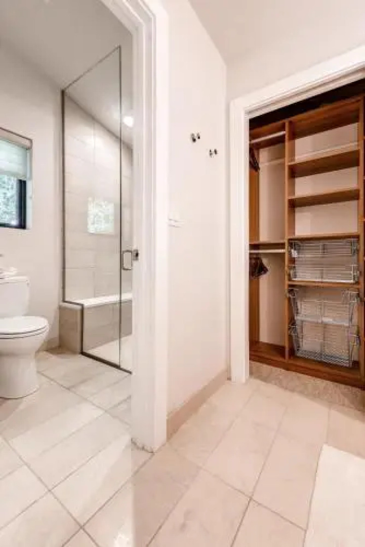 Four-Bedroom Family Friendly House with Chef's Kitchen