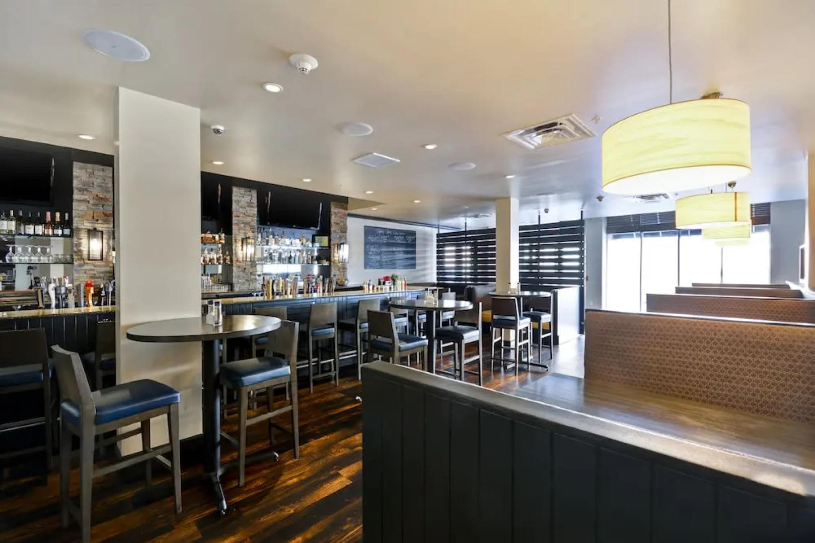 Holiday Inn Hotel & Suites Detroit Metro Airport