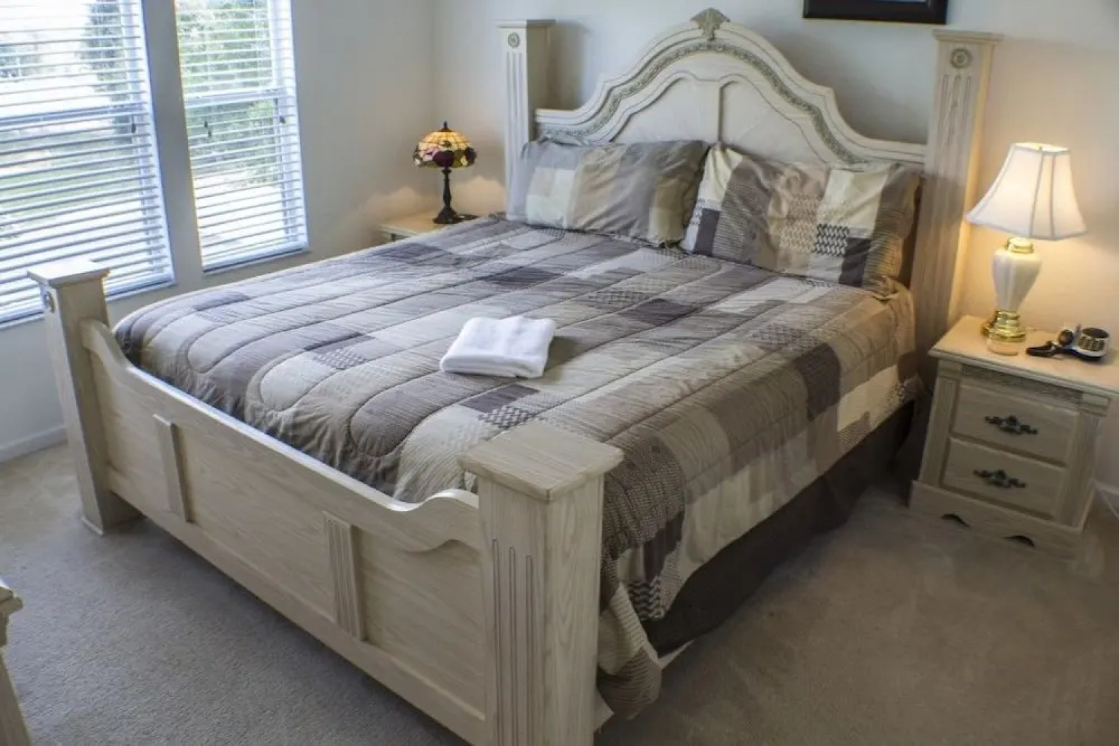 Neil's Windsor Hills Townhouse by RedAwning