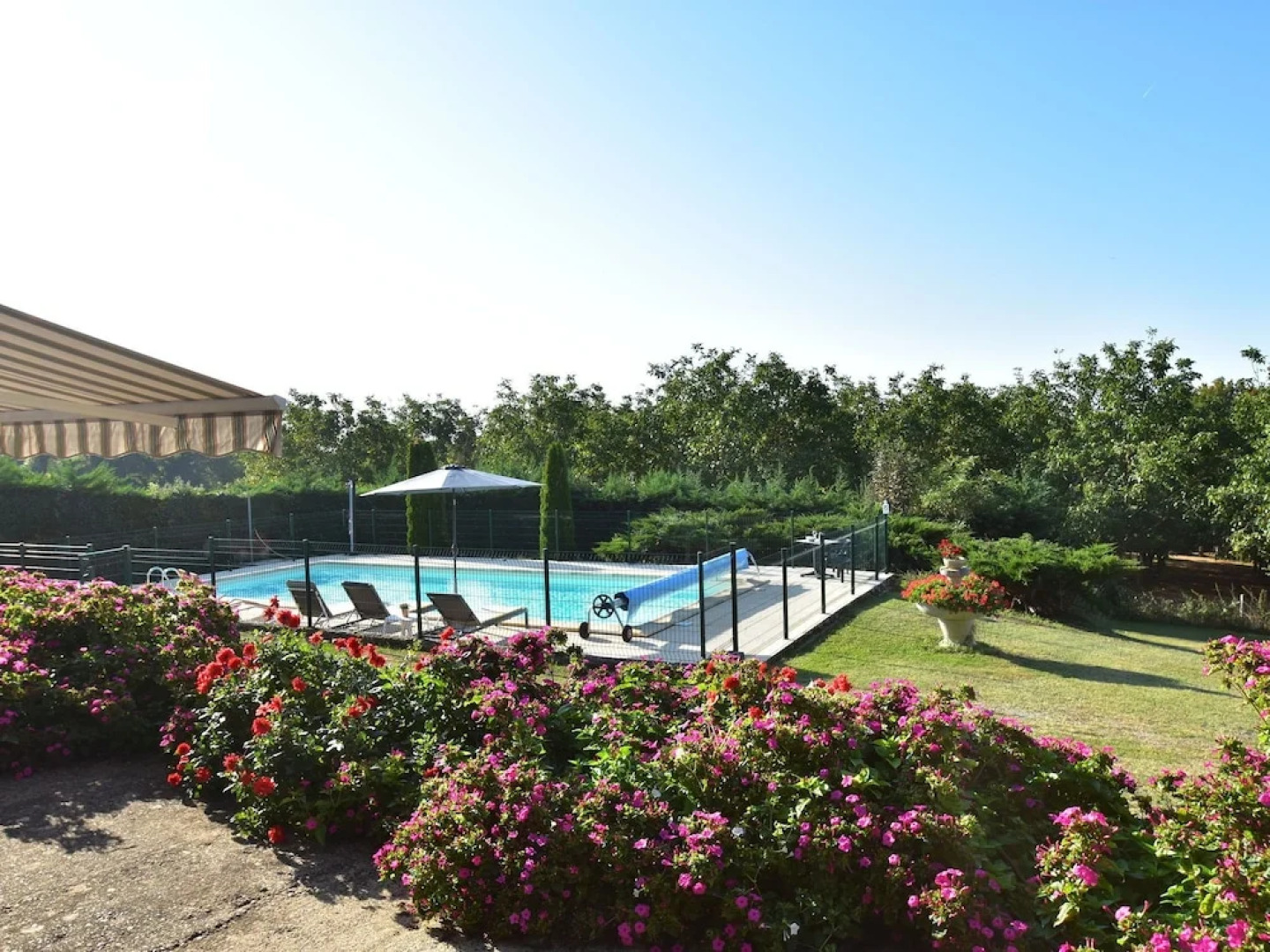 Comfortable Villa Near Alvignac With Private Swimming Pool and Stunning View