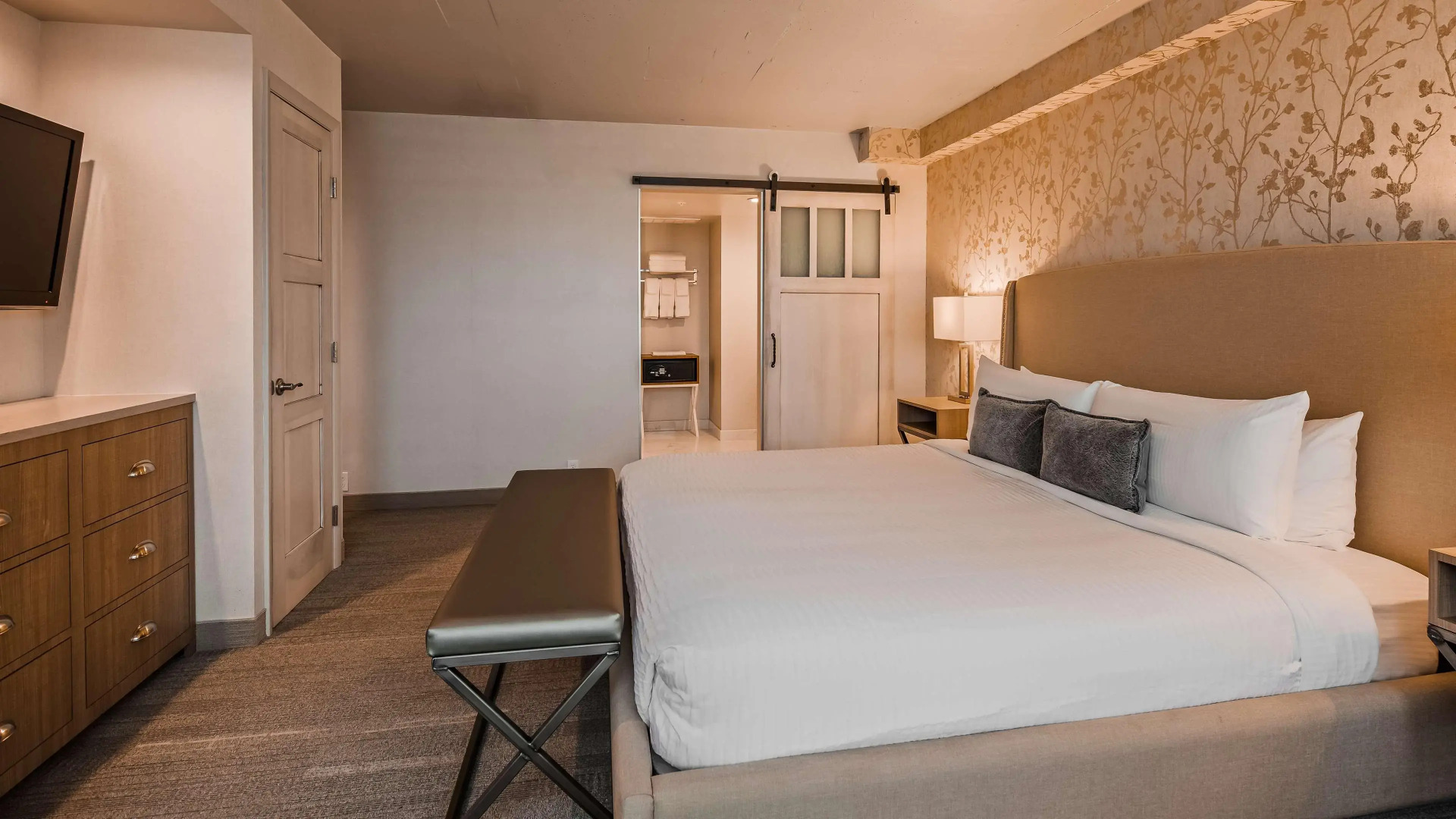 The Rushmore Hotel & Suites, BW Premier Collection