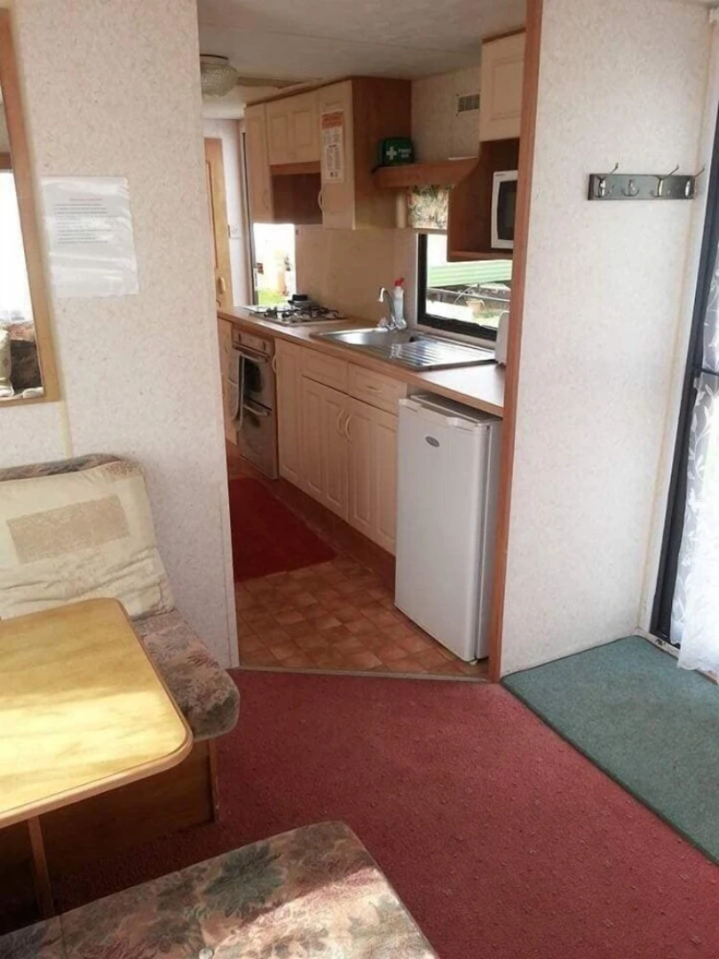 T & J's Caravan - Golden Palm