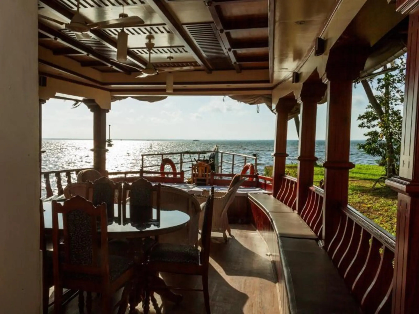 Aqua Jumbo Houseboats