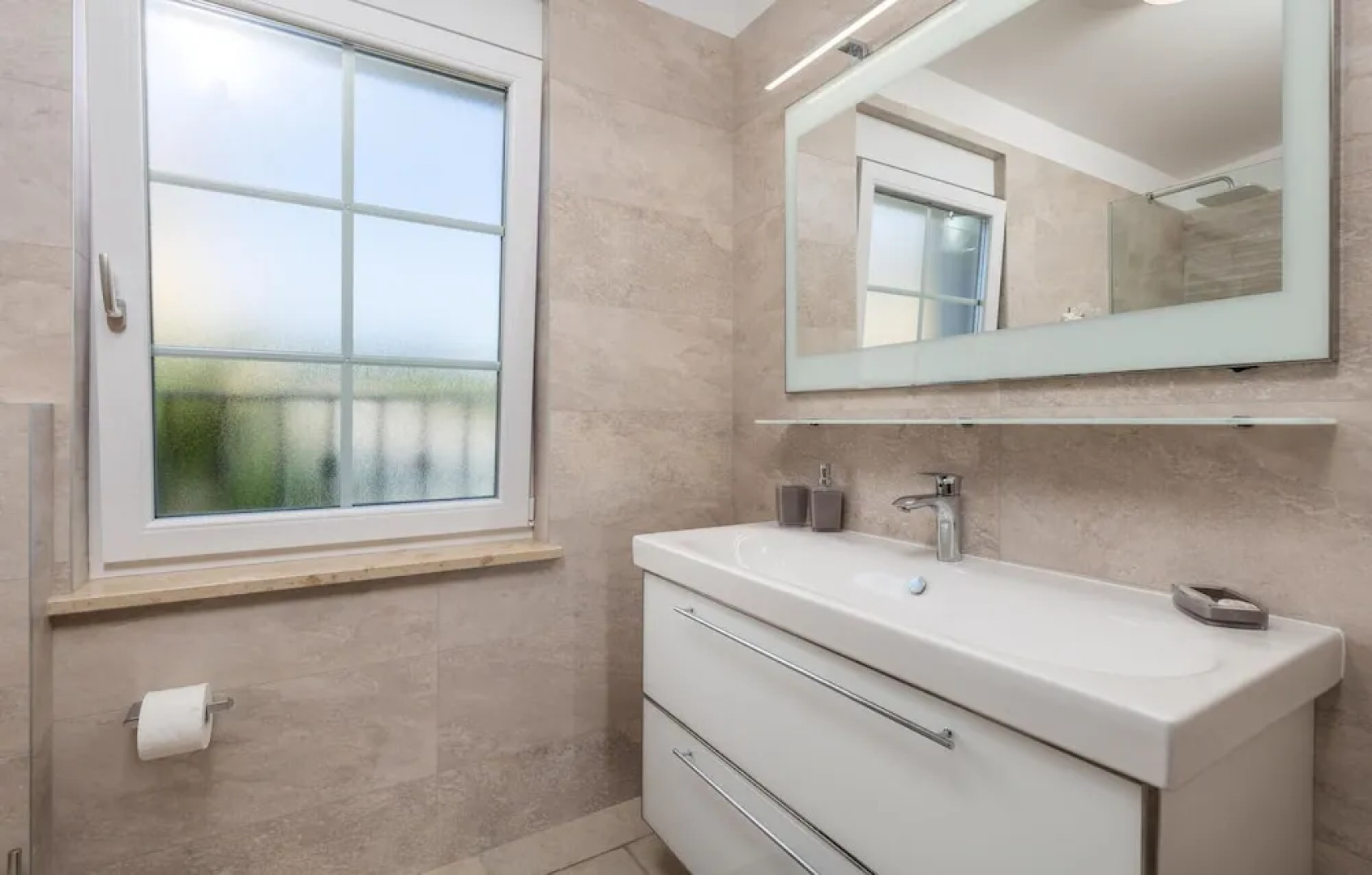 Beautiful Home in Kornic With Wifi, Outdoor Swimming Pool and 3 Bedrooms