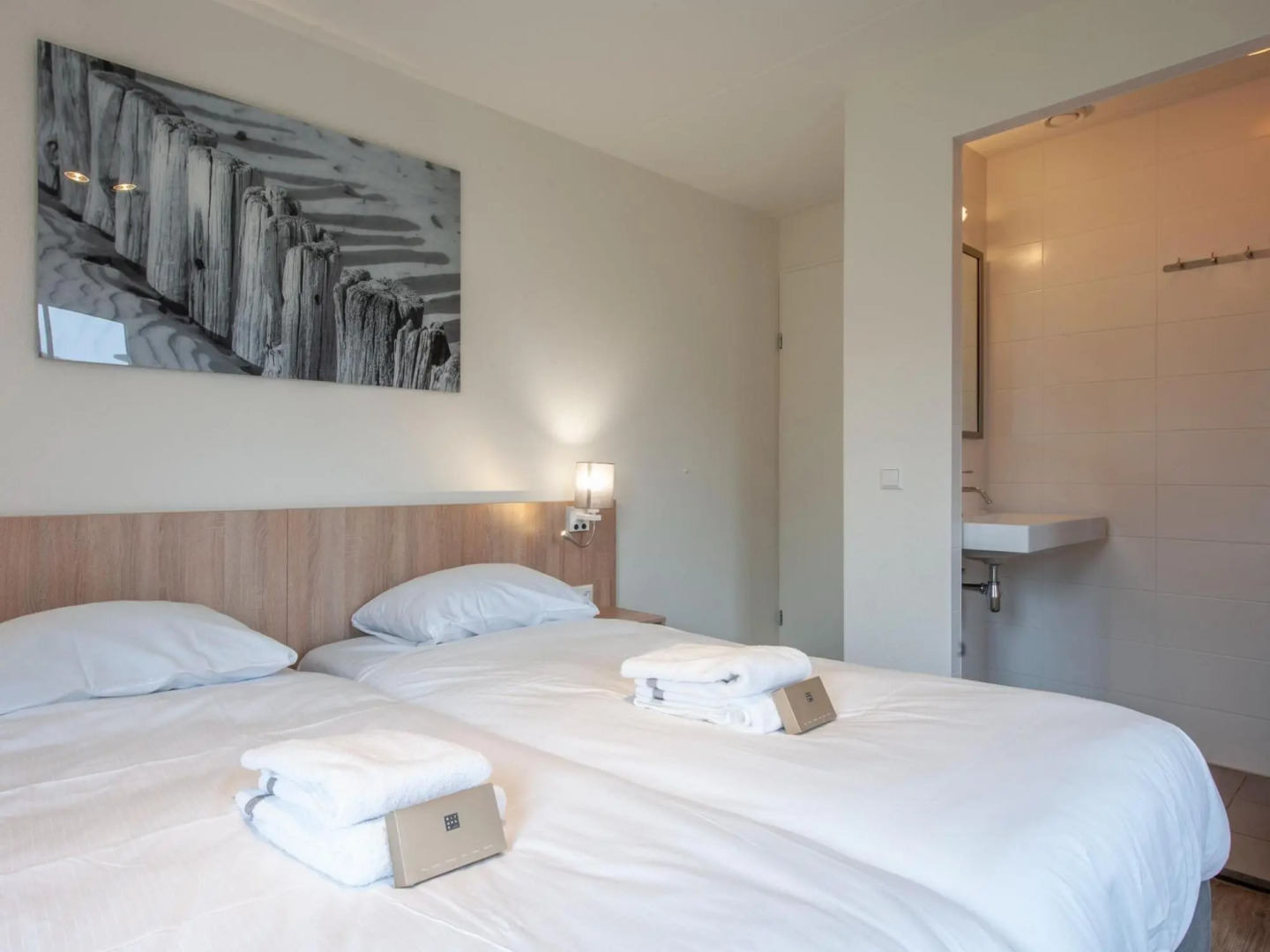 Restyled villa with infrared sauna, in a holiday park, 400 m from the sea