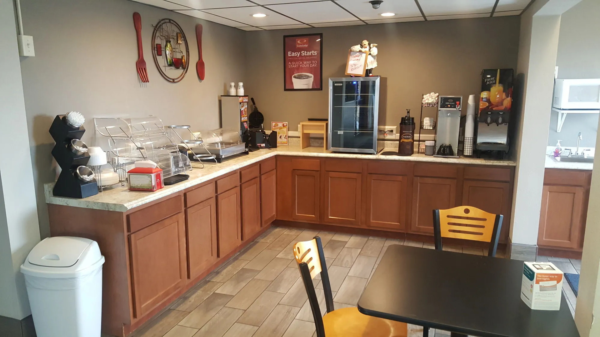 Econo Lodge Watertown