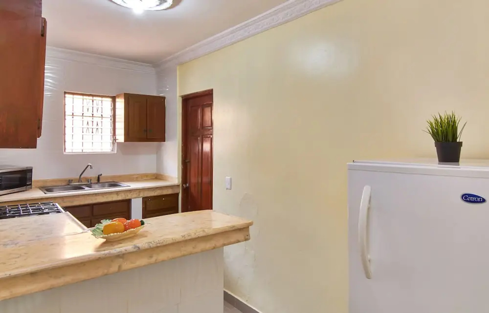 Apartment 2 Bedrooms With 4 Beds Free Wired & Wireless Internet - Gated Parking