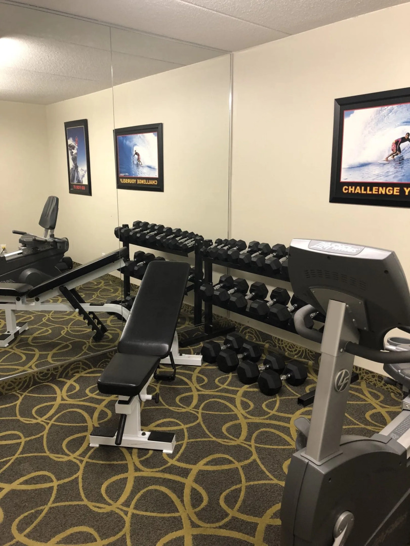 Comfort Hotel & Suites