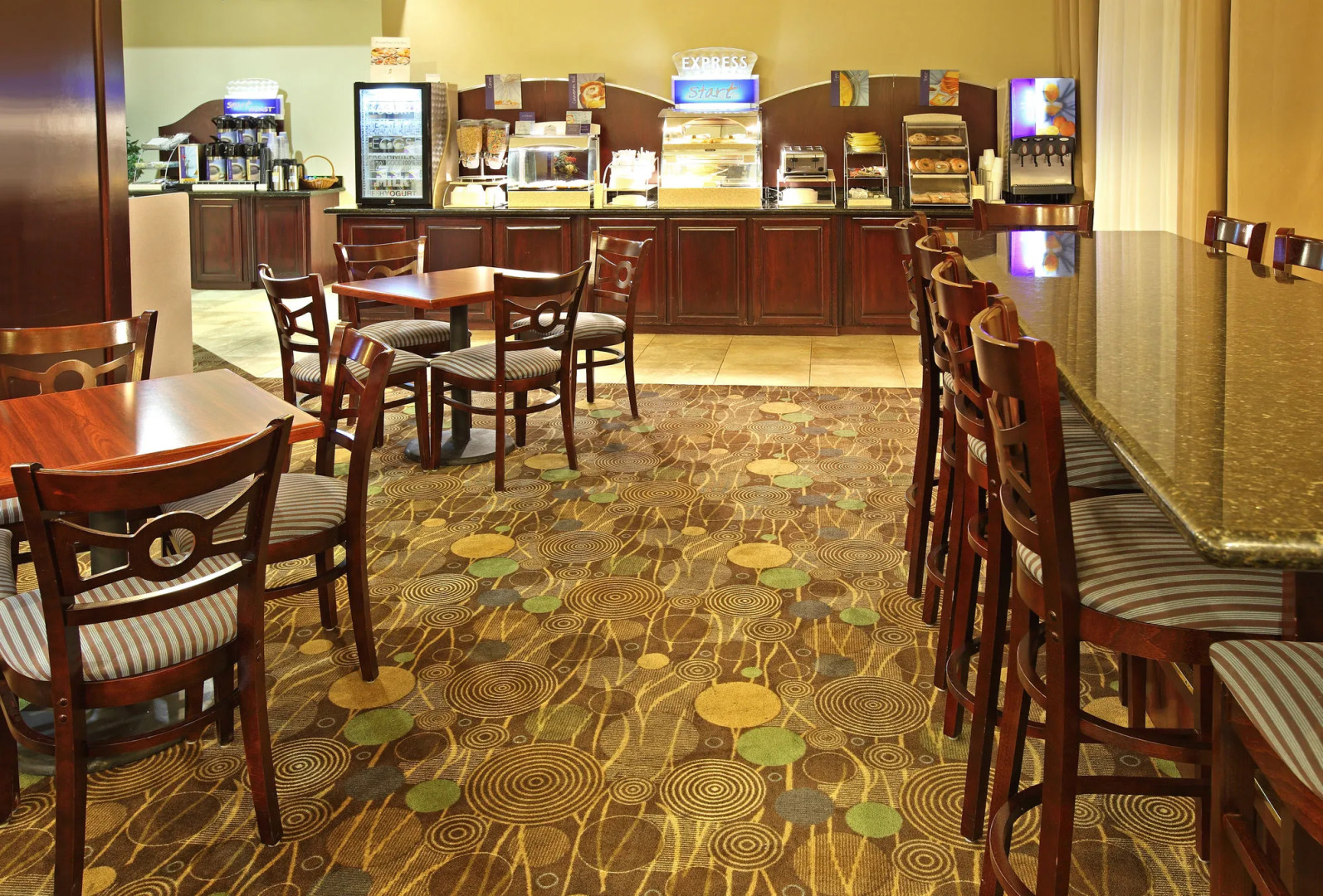 Holiday Inn Express & Suites Marshall by IHG