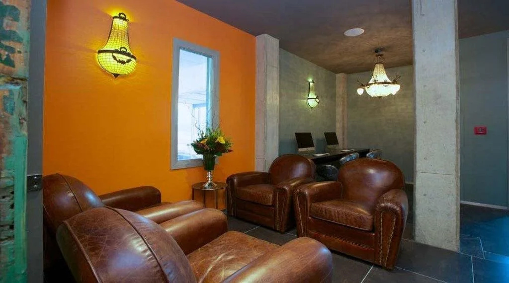 King and Queen Hotel Suites