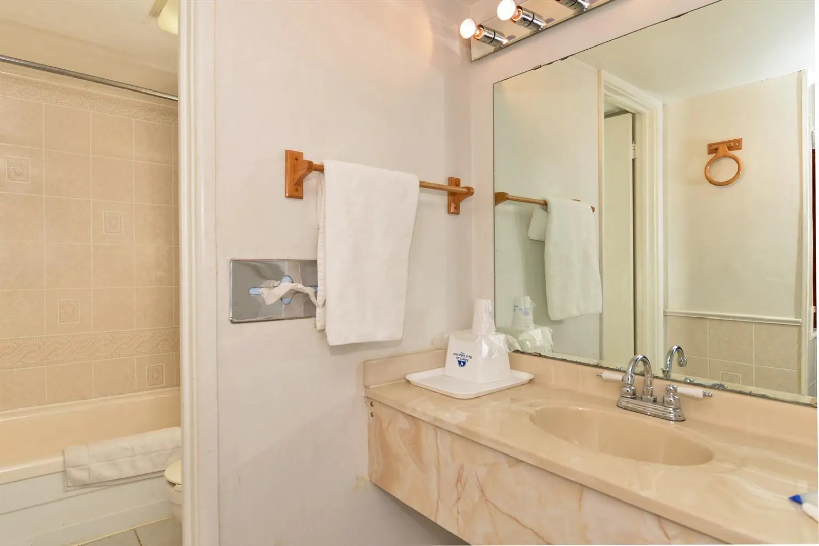 Americas Best Value Inn & Suites Kansas City