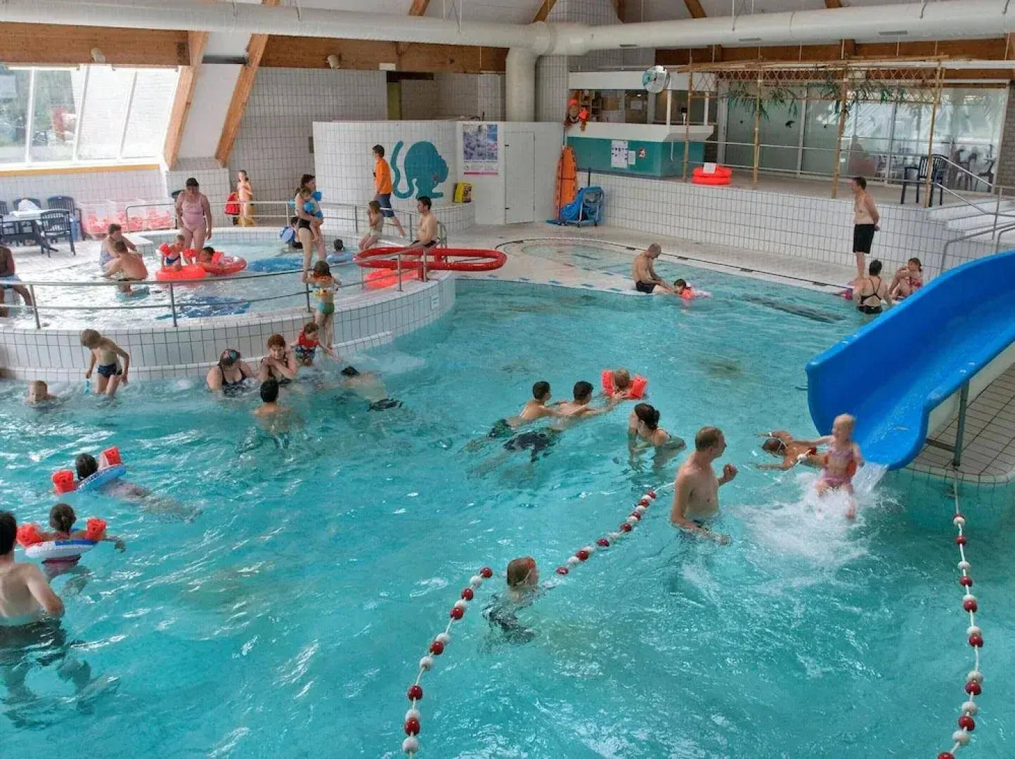 Restyled House with 5 Bathrooms near Vrachelse Heide