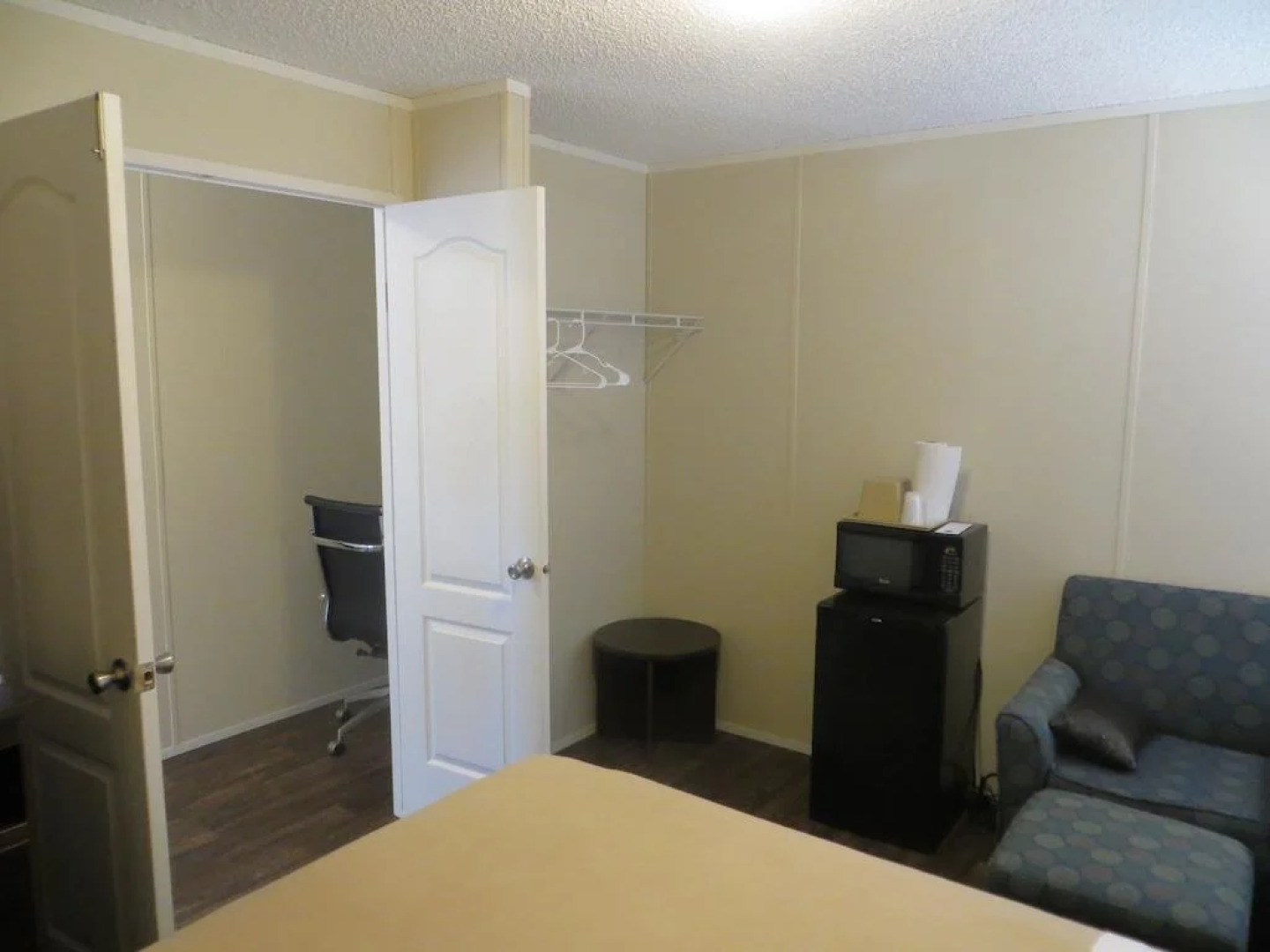 Shale Lodge Pleasanton