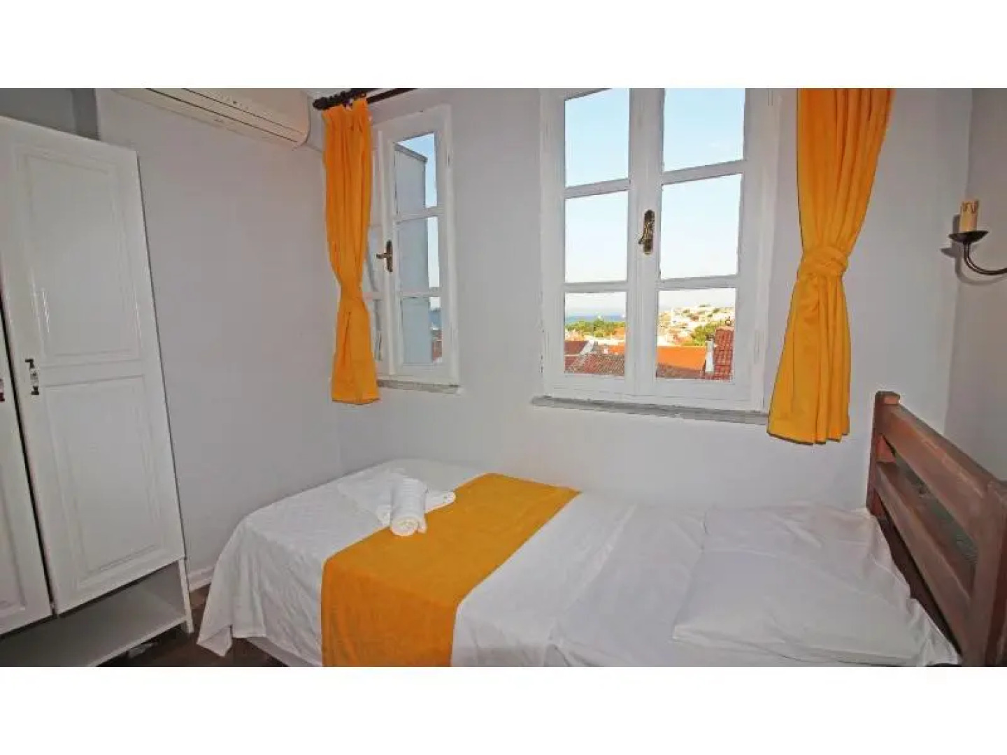 Eflatun Konukevi Bozcaada