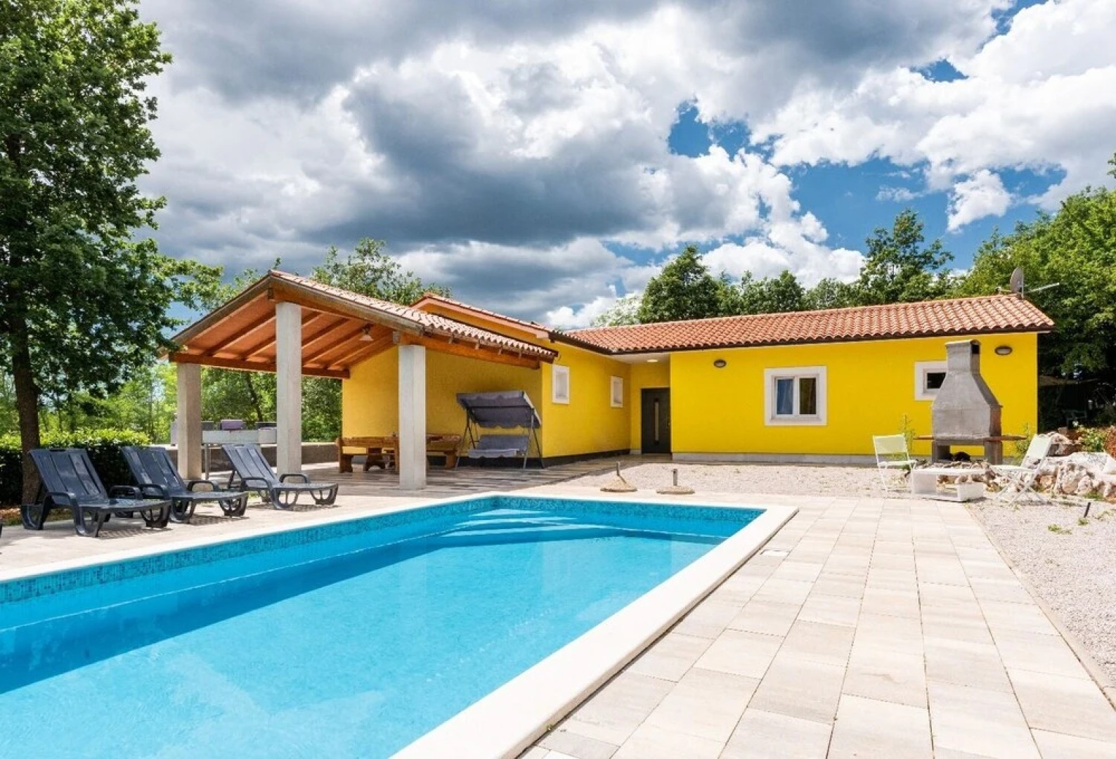 Vladimirg - Surrounded by Nature - H