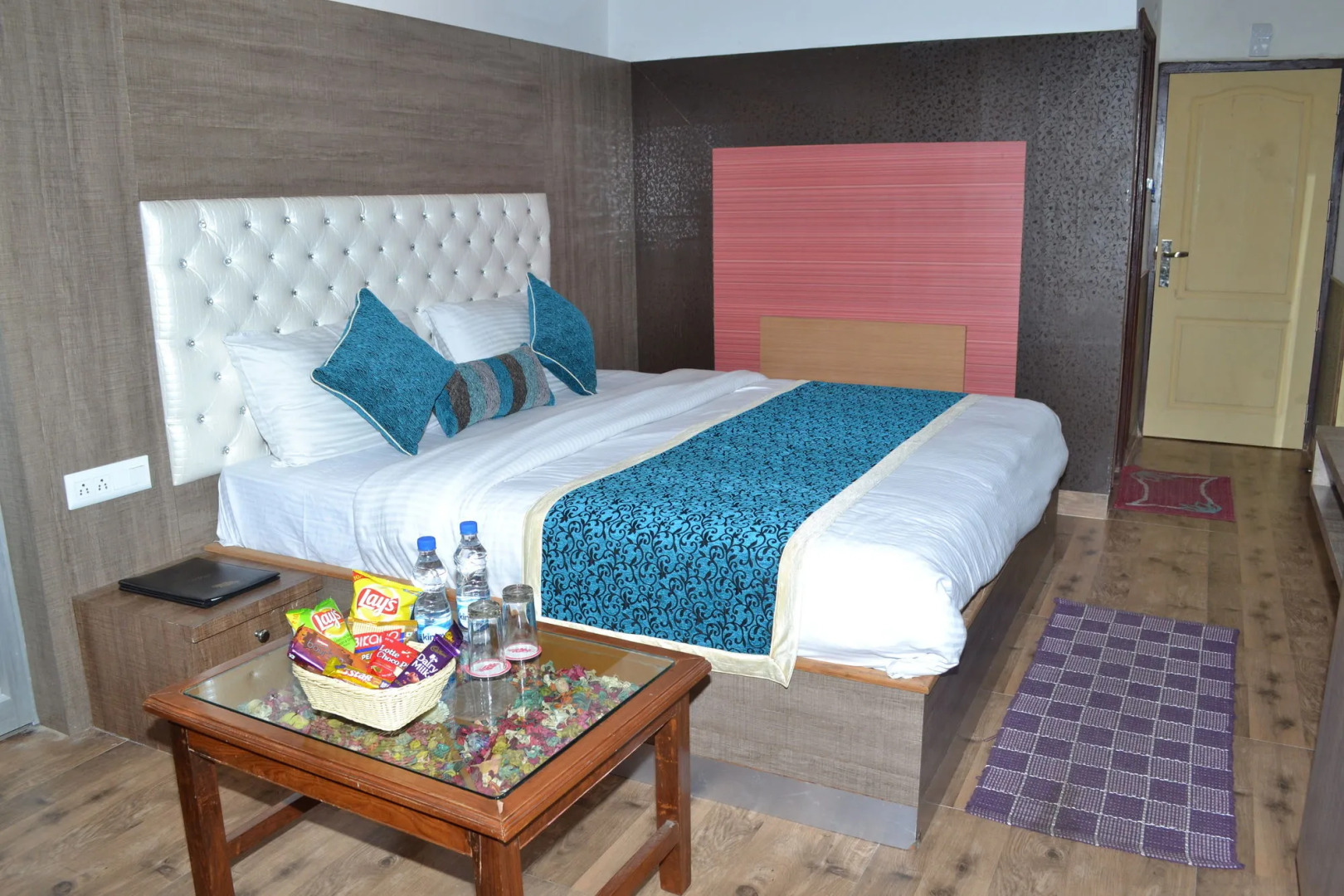 Hotel Bob's N Barley