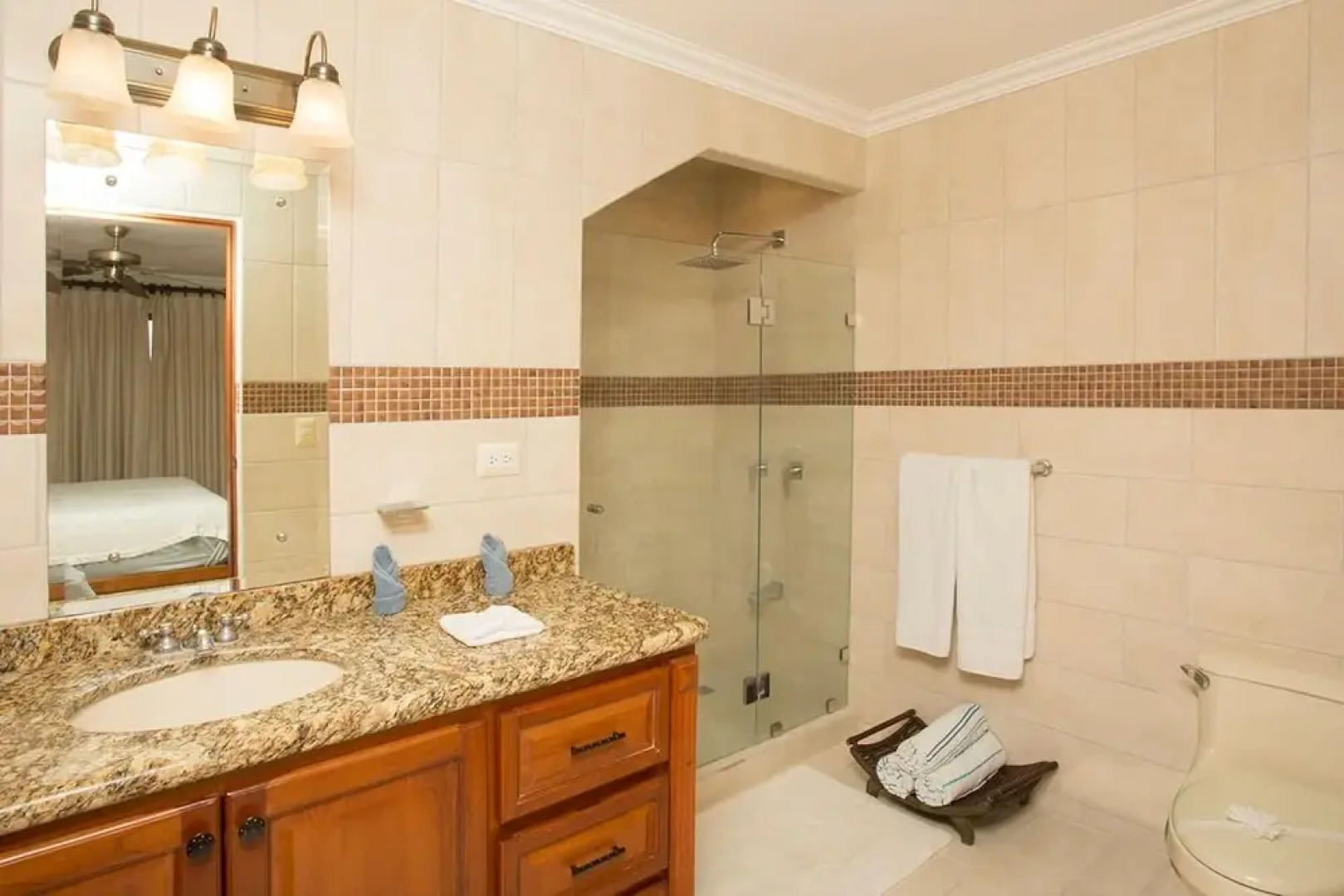 Ocean View Condo - Few minute walk to the beach and restaurants