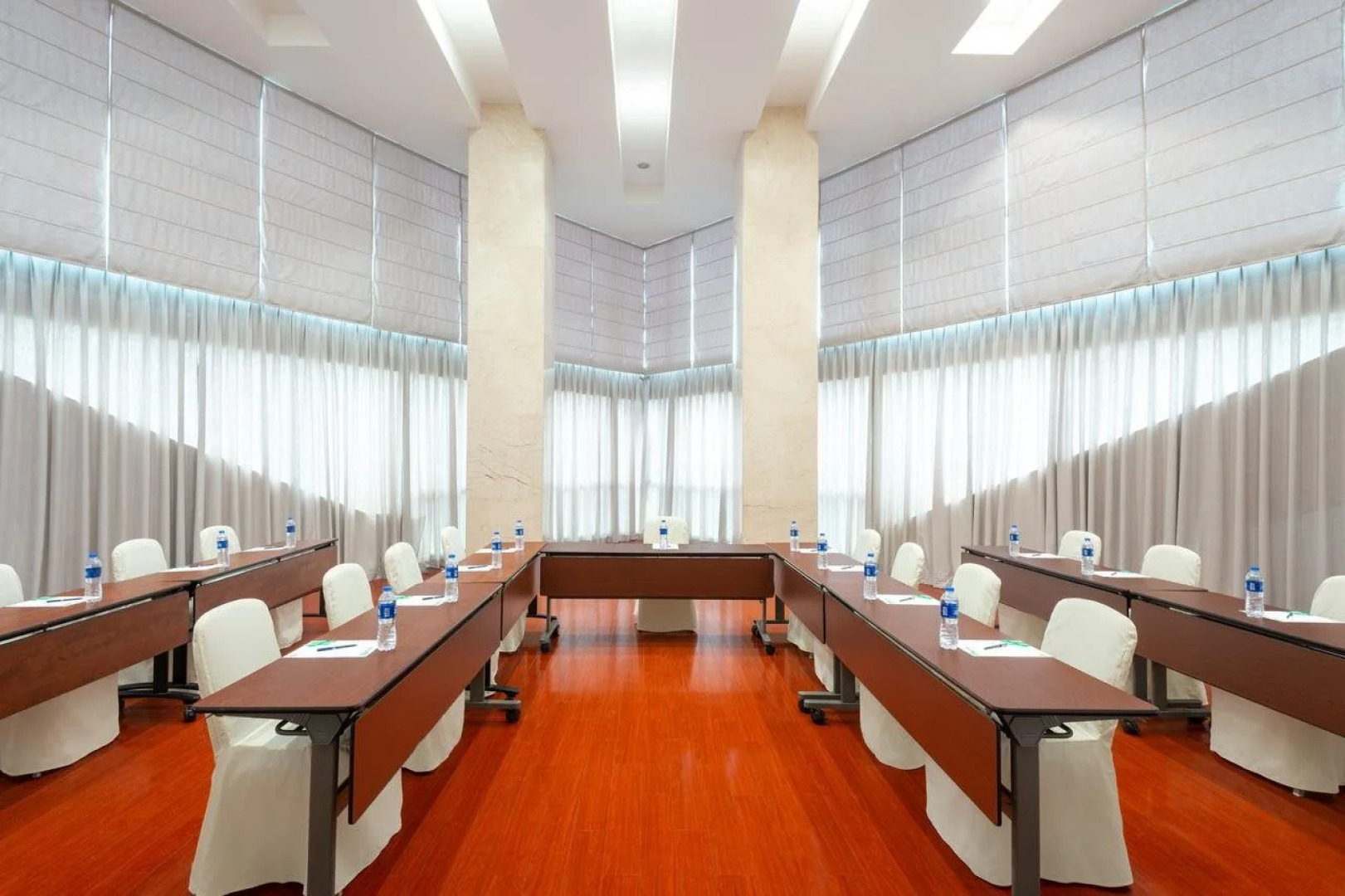 Holiday Inn Shanghai Jing'an by IHG