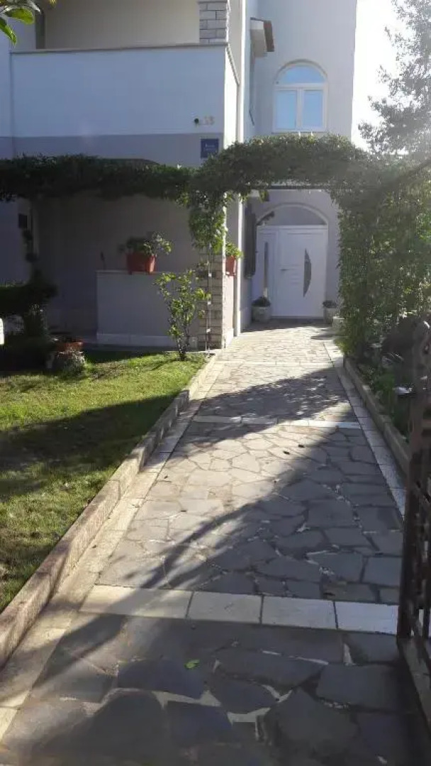 Apartment Slisko with Terrace and Garden