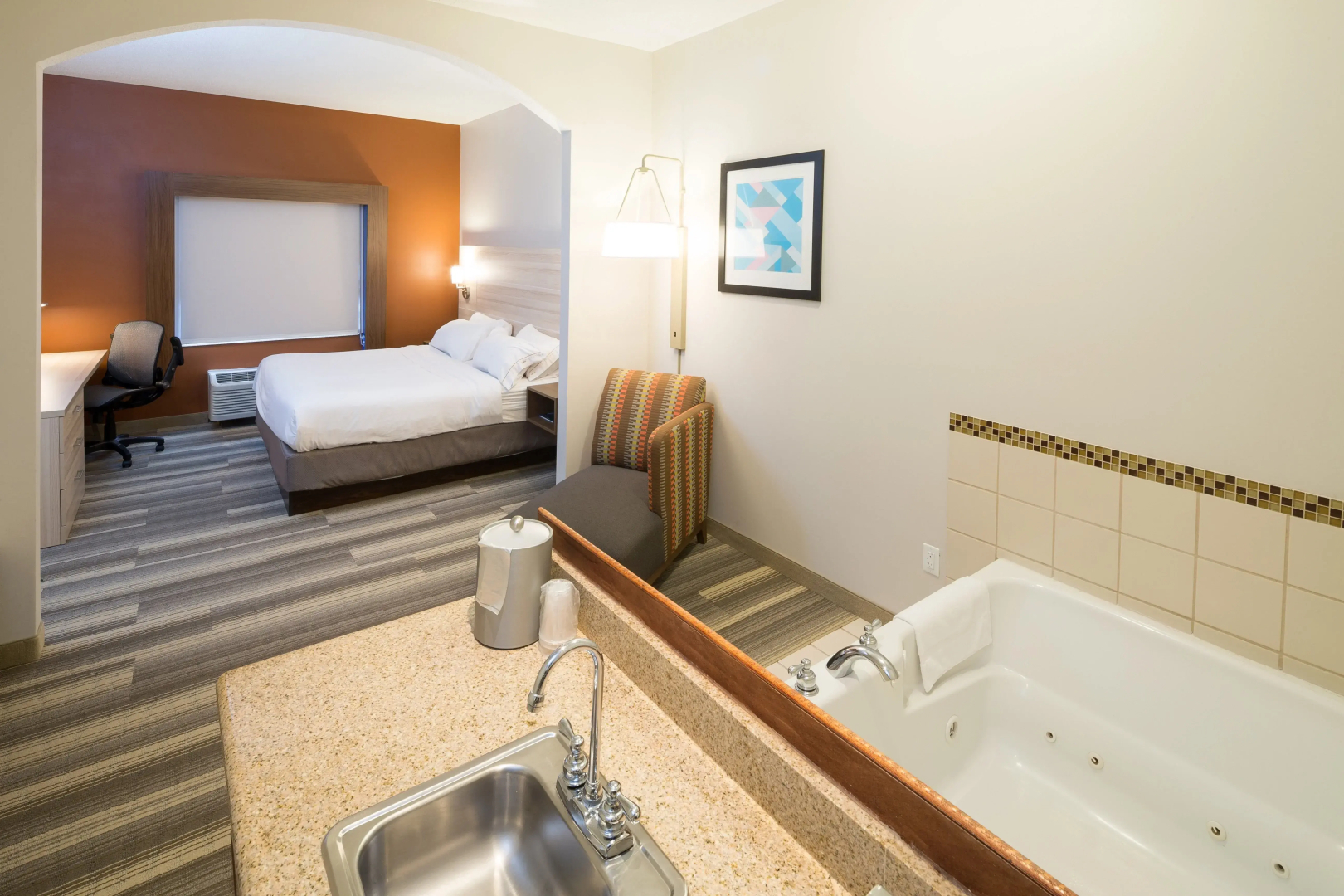 Holiday Inn Express Hotel & Suites Grand Blanc