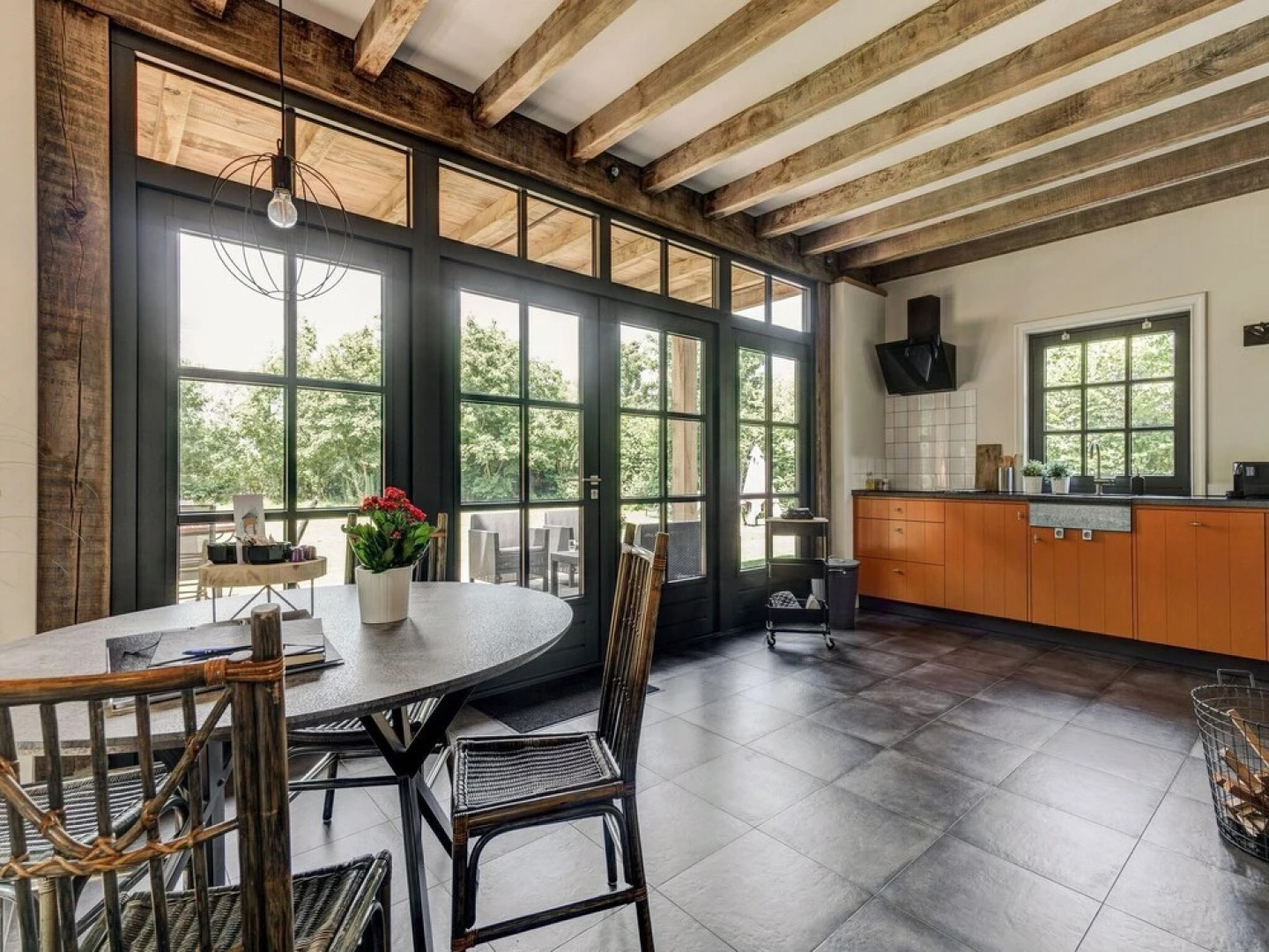 Lush Holiday Home With a Private Hot Tub