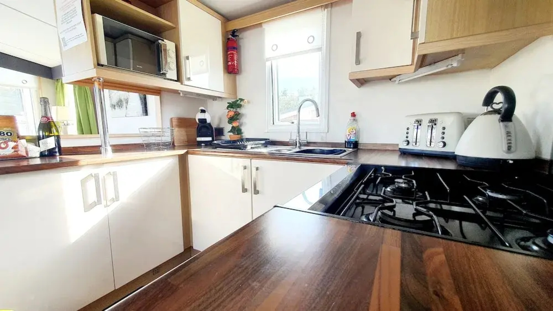 Apple Tree Lodge, Hot Tub, 3 Bedroom, 2 Bars