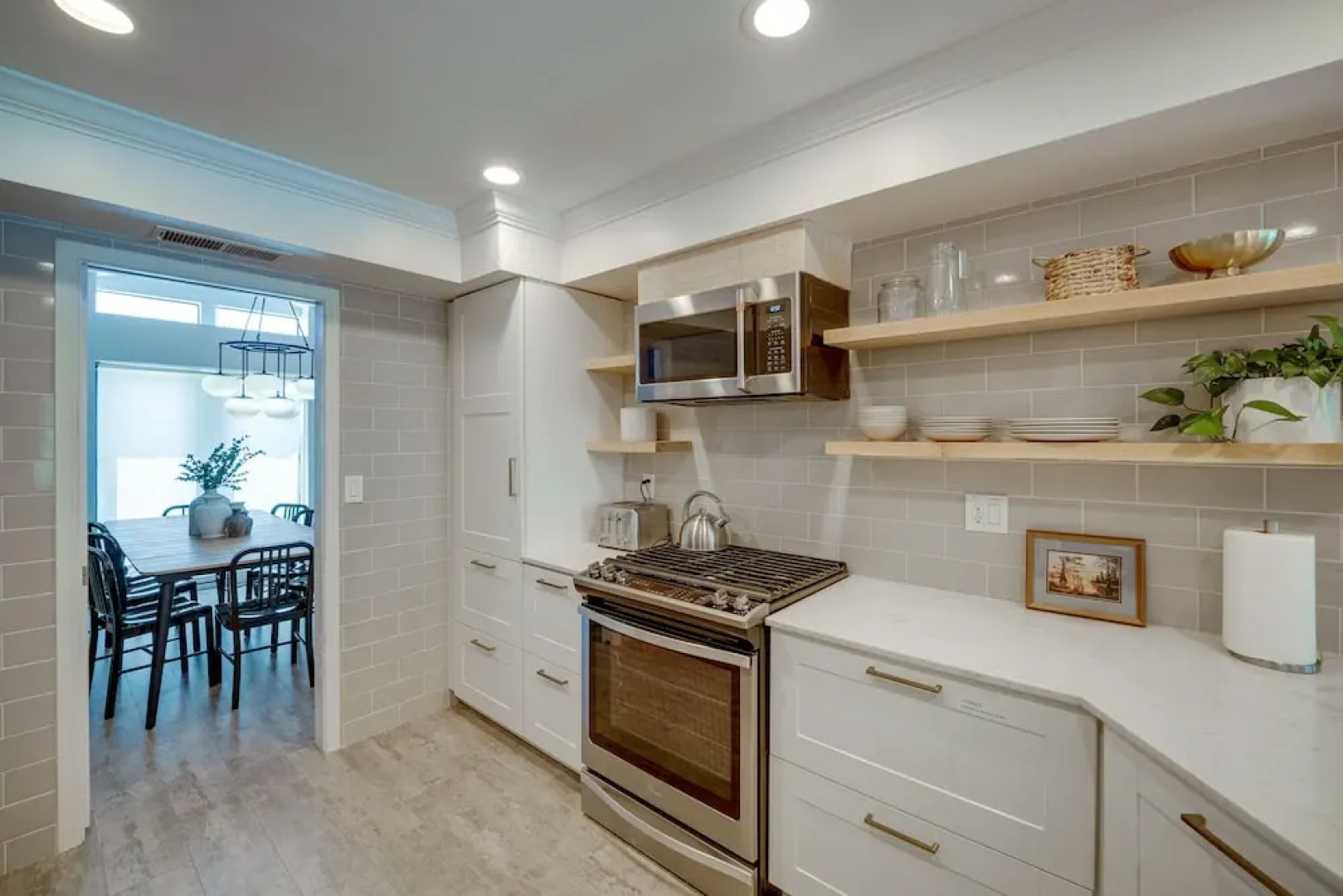 Bakersfield Oasis: Private Pool, Hot Tub & Patio!